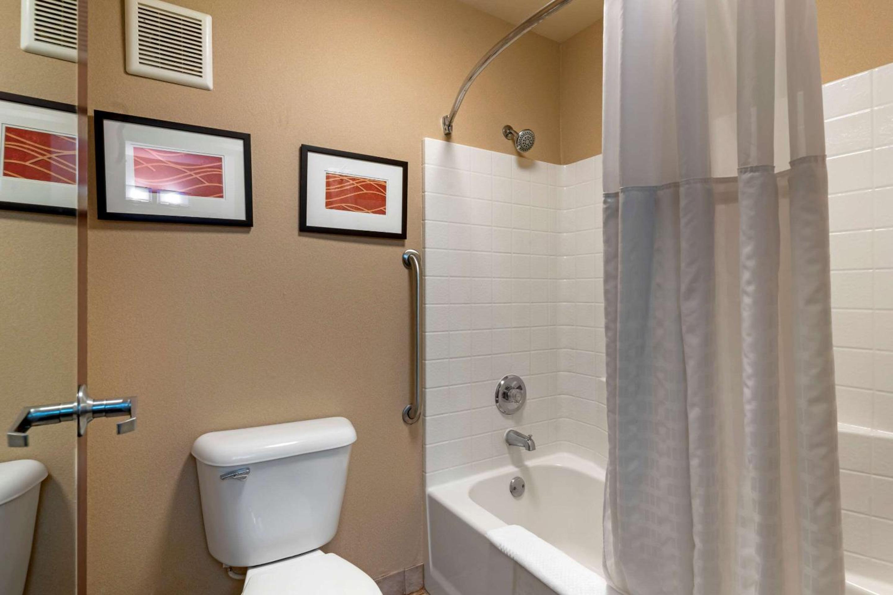 King Room - Non-Smoking - Photo 3