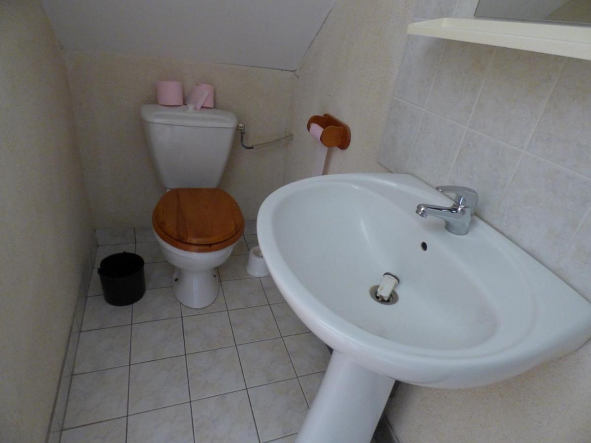 Double Room with Private Bathroom - Photo 9