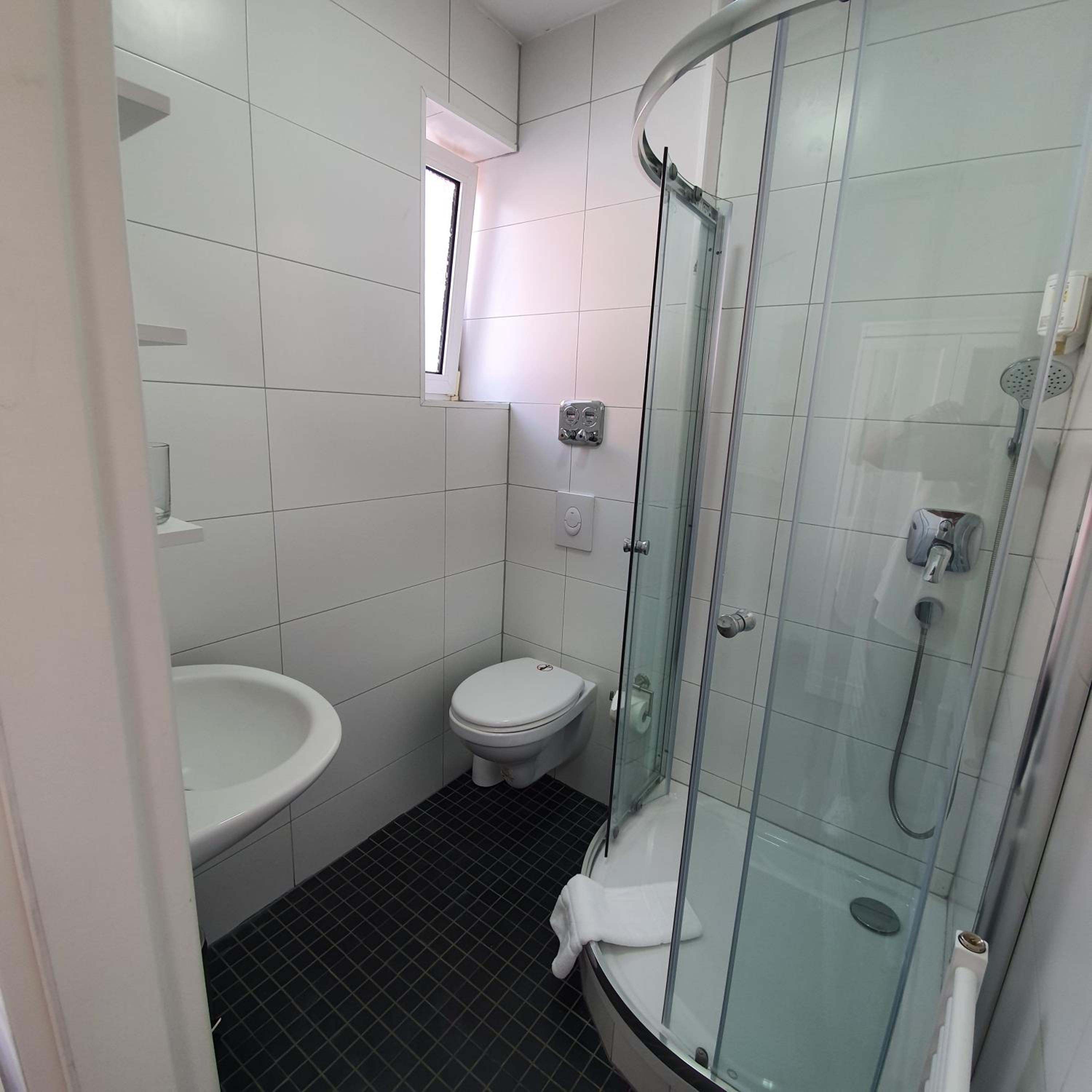 Double Room with Private Bathroom photo 3