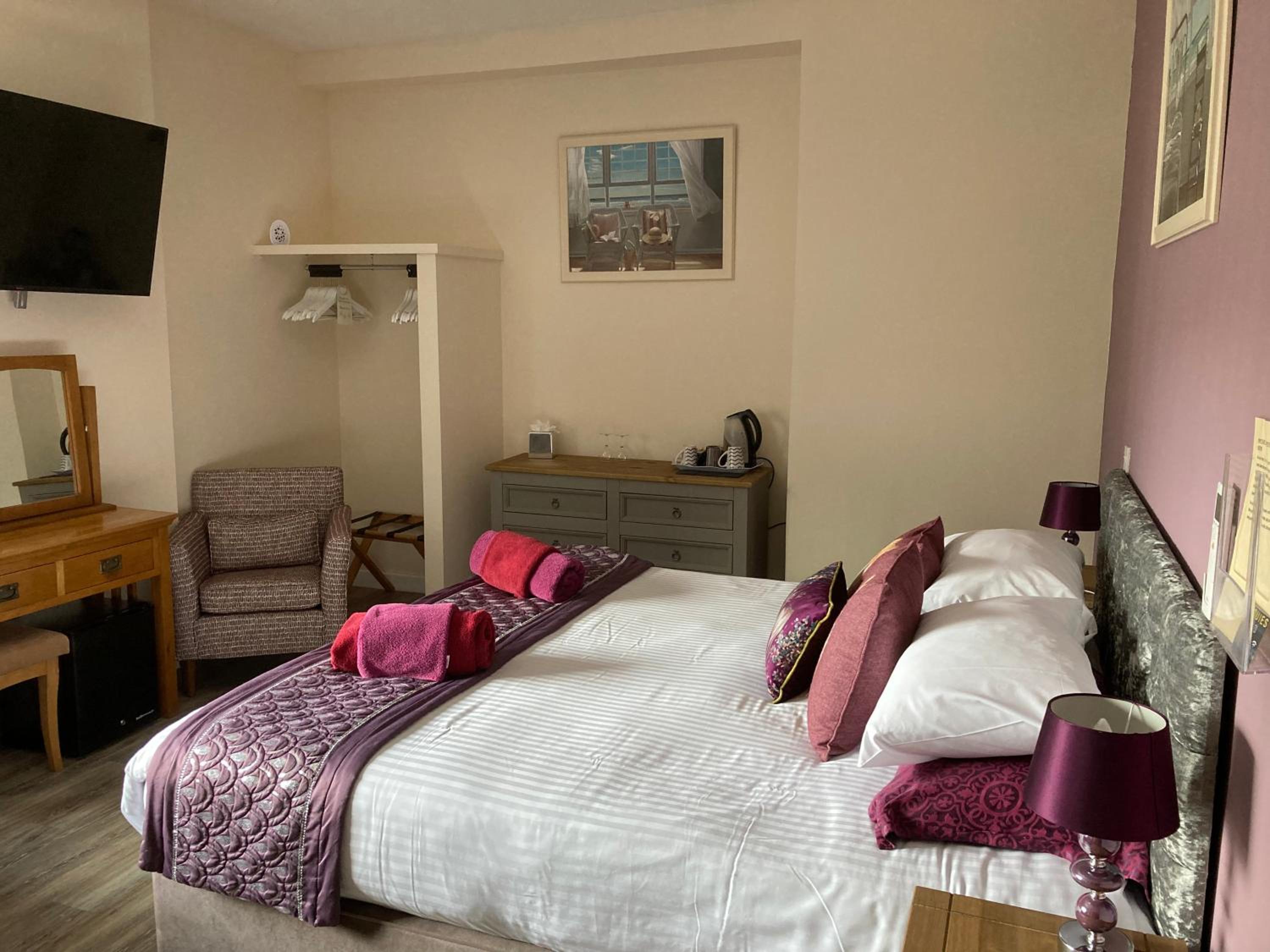 Deluxe Large Family Room on Ground Floor - Photo 2