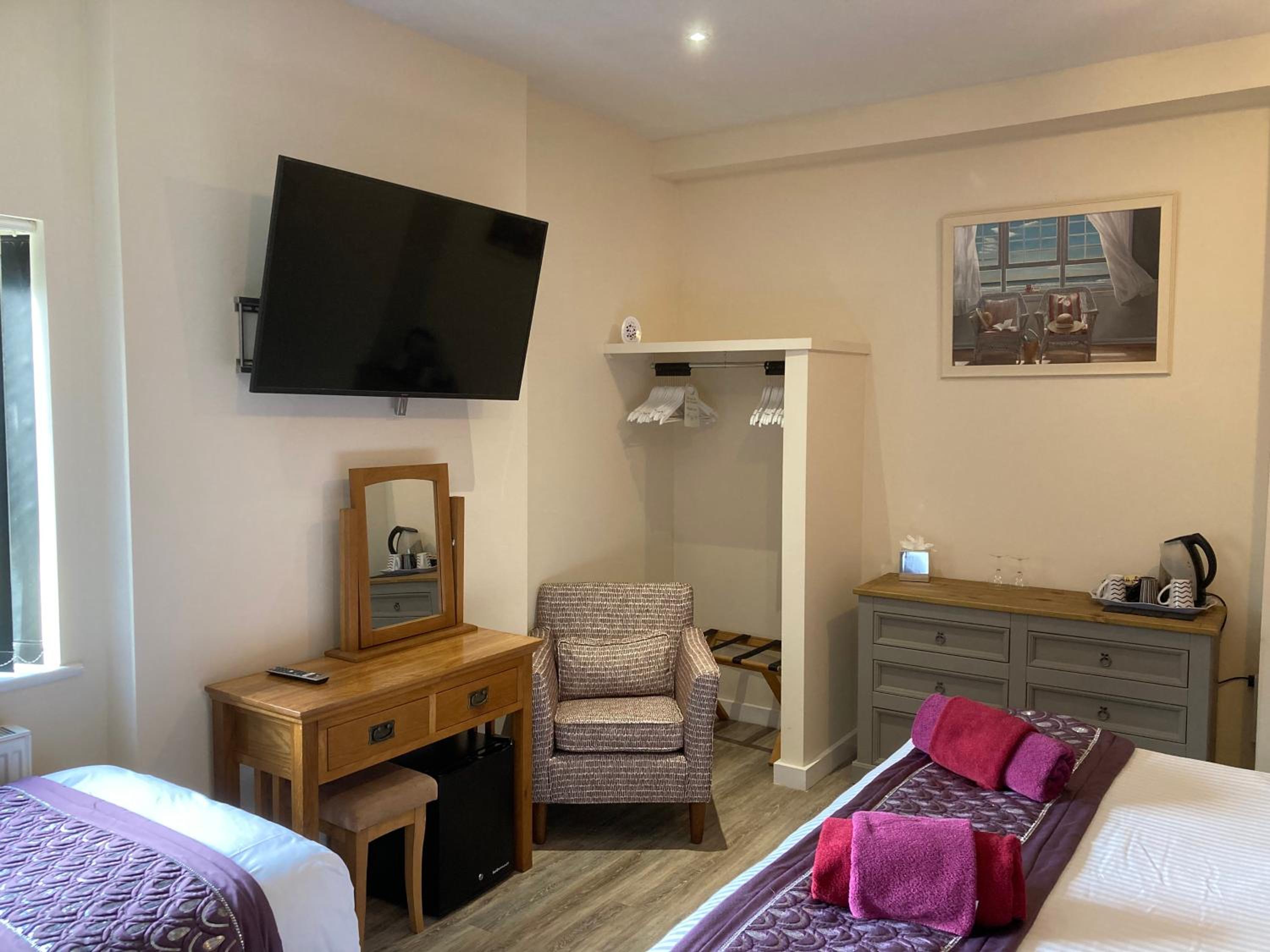 Deluxe Large Family Room on Ground Floor - Photo 5