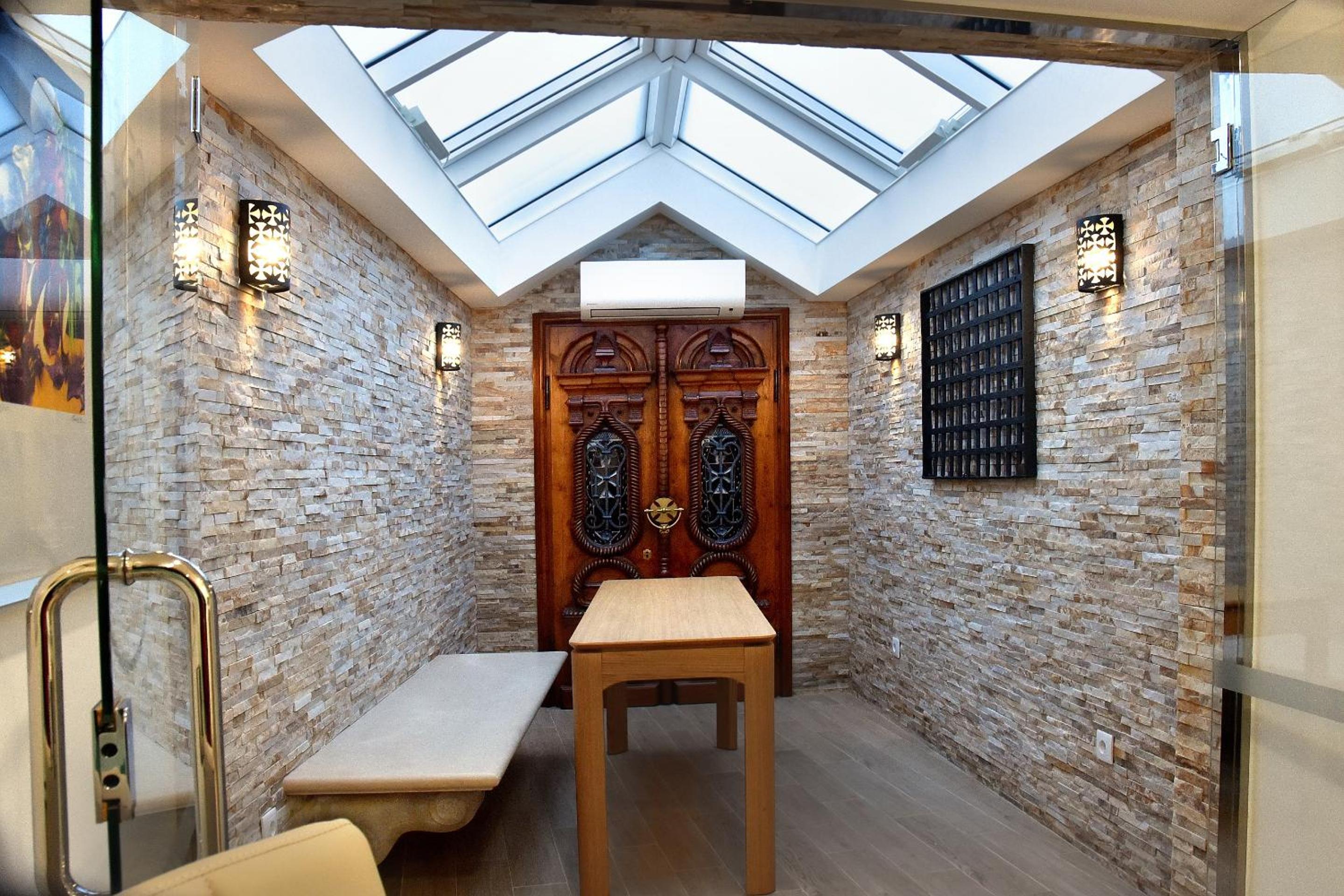 Deluxe Double Room with Castle View - Photo 5