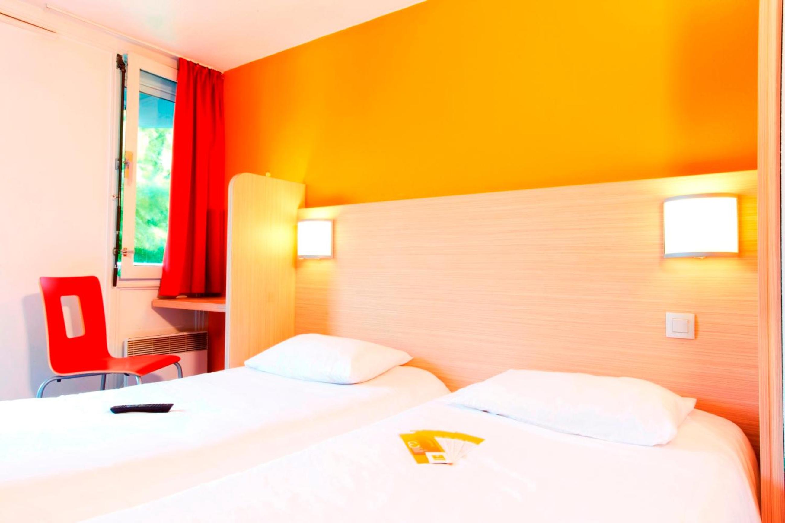 Twin Room - Photo 2