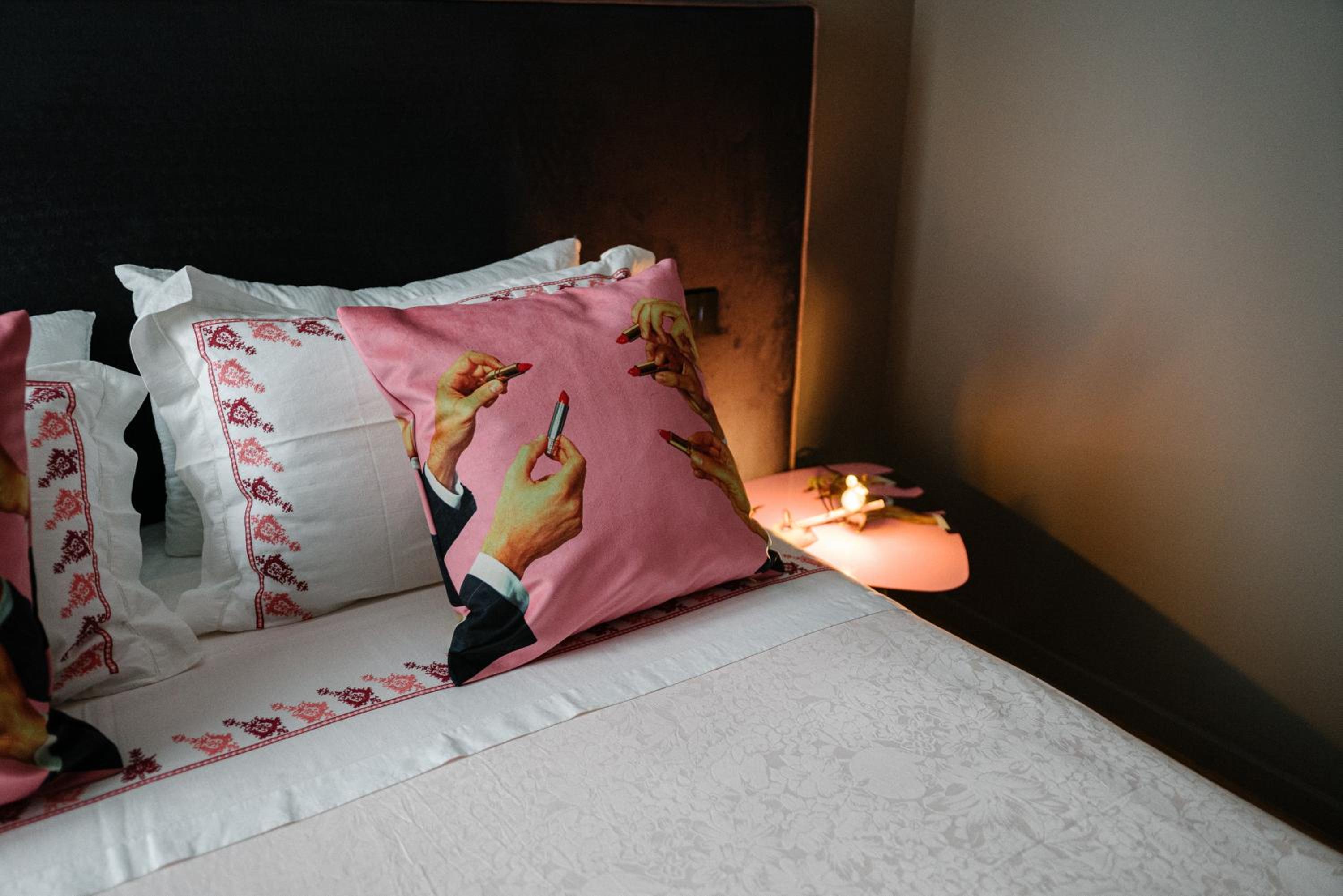 Standard Double Room - Photo 8
