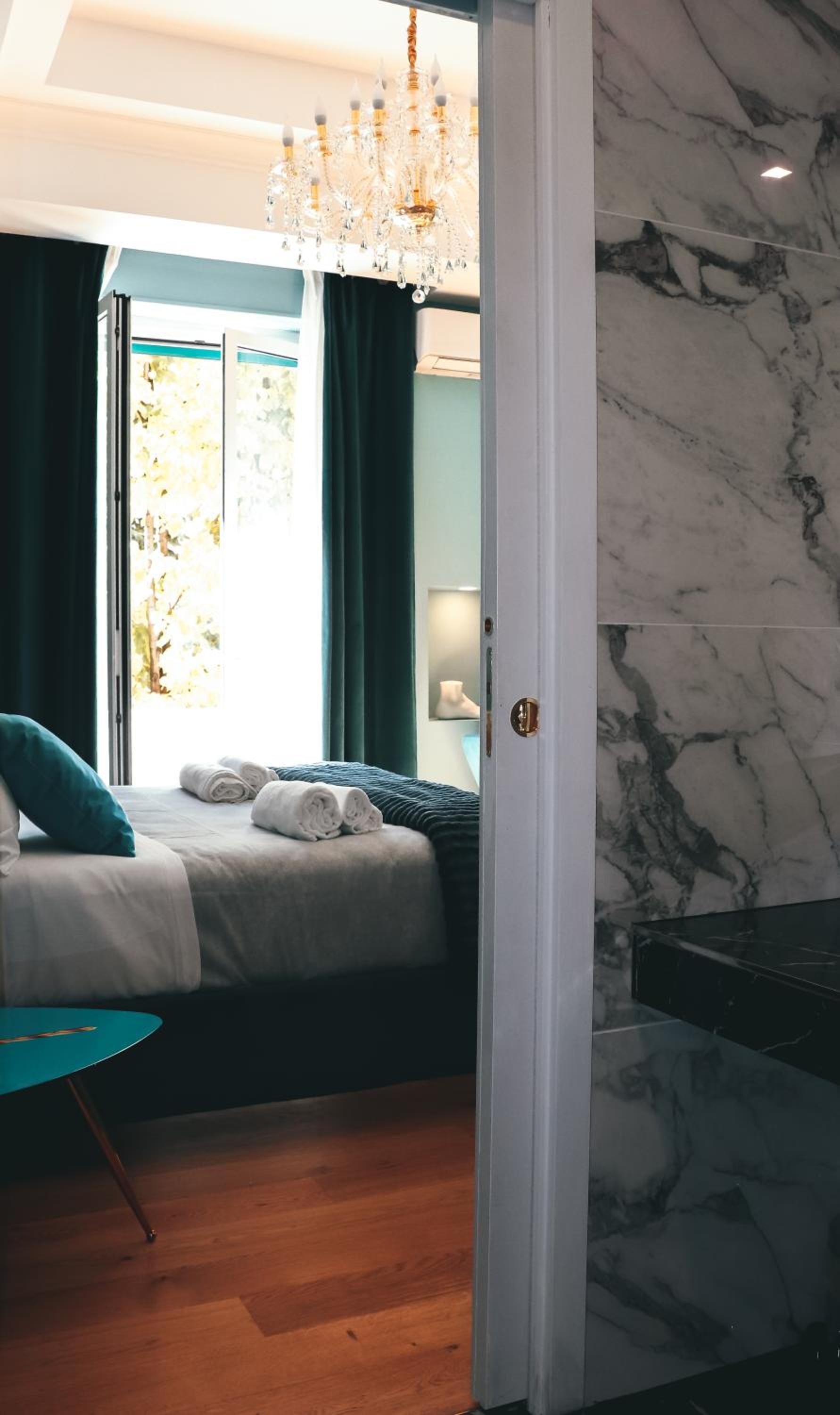 Triple Room with Balcony - Photo 15