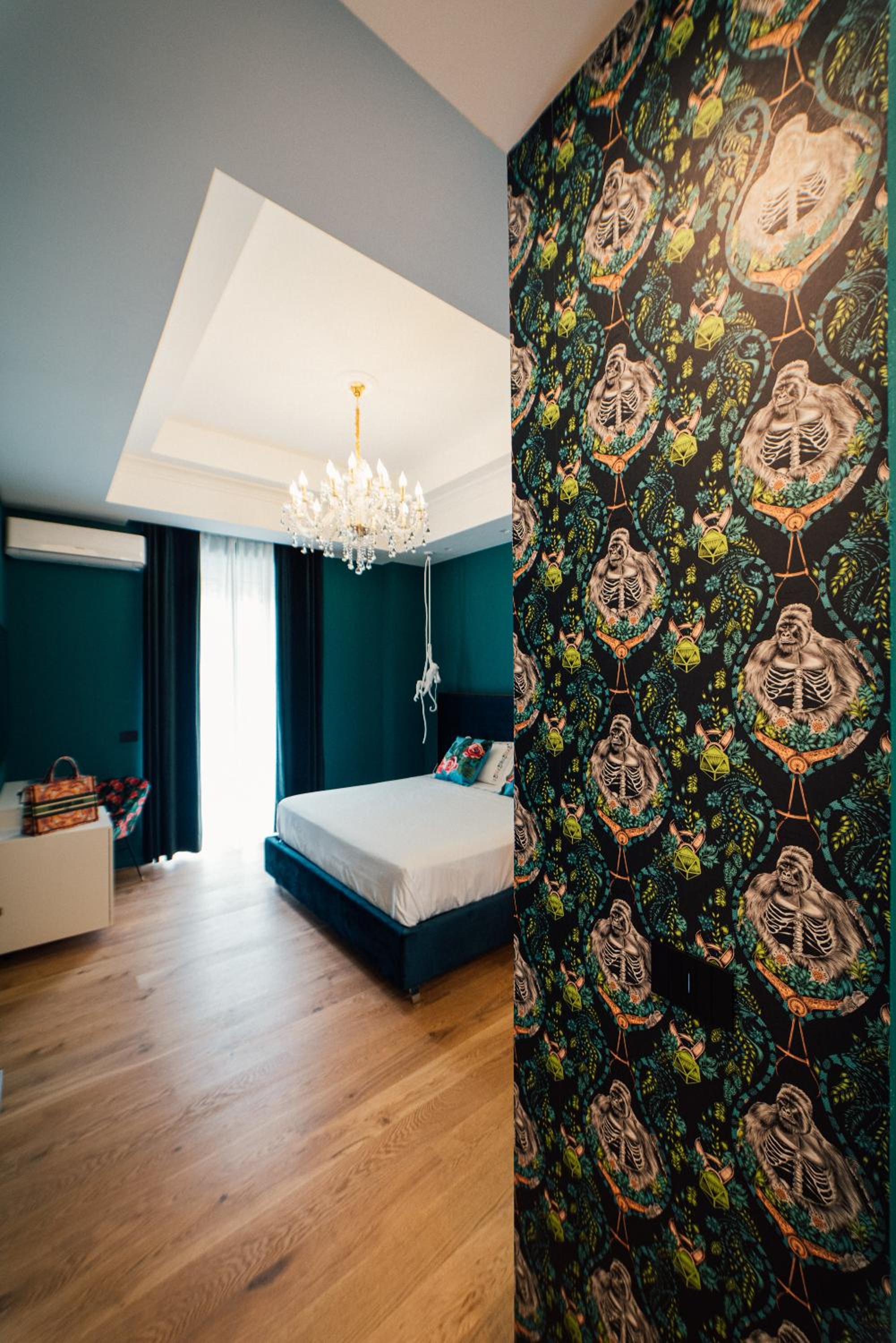 King Suite with Balcony - Photo 31