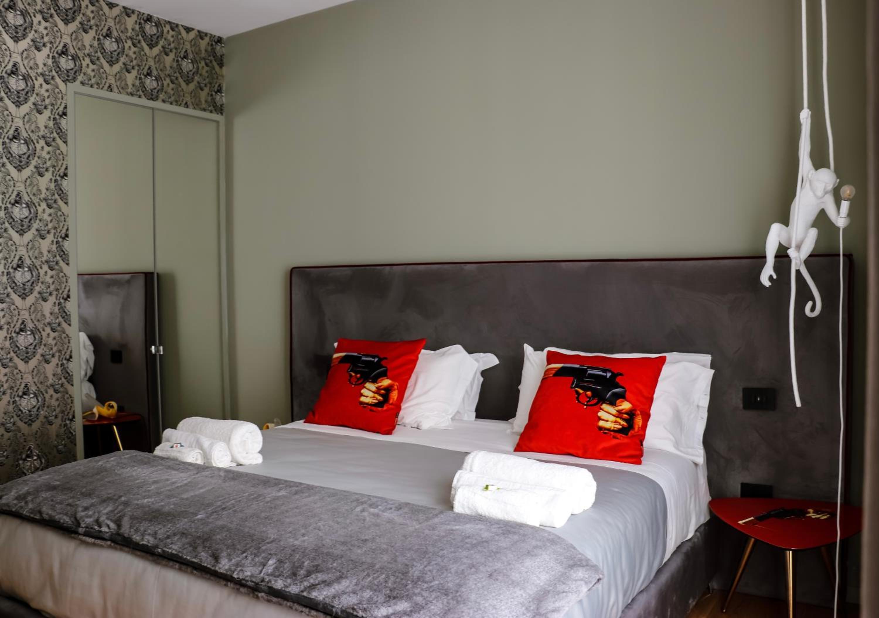 Deluxe Suite with Spa Bath - Photo 27