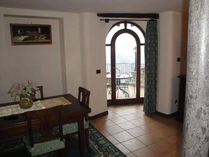 Apartment with Terrace - Photo 22