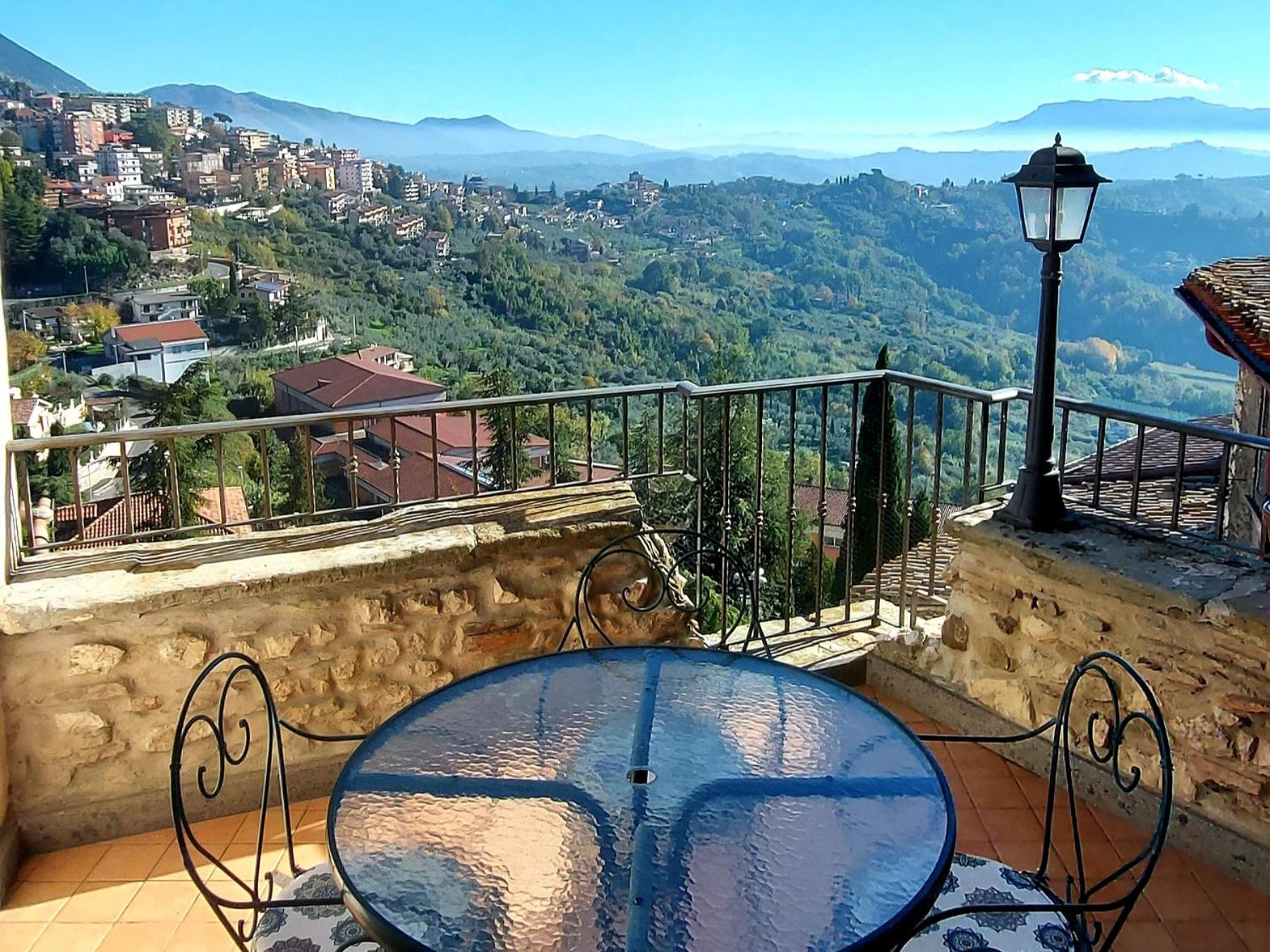 Apartment with Terrace - Photo 20