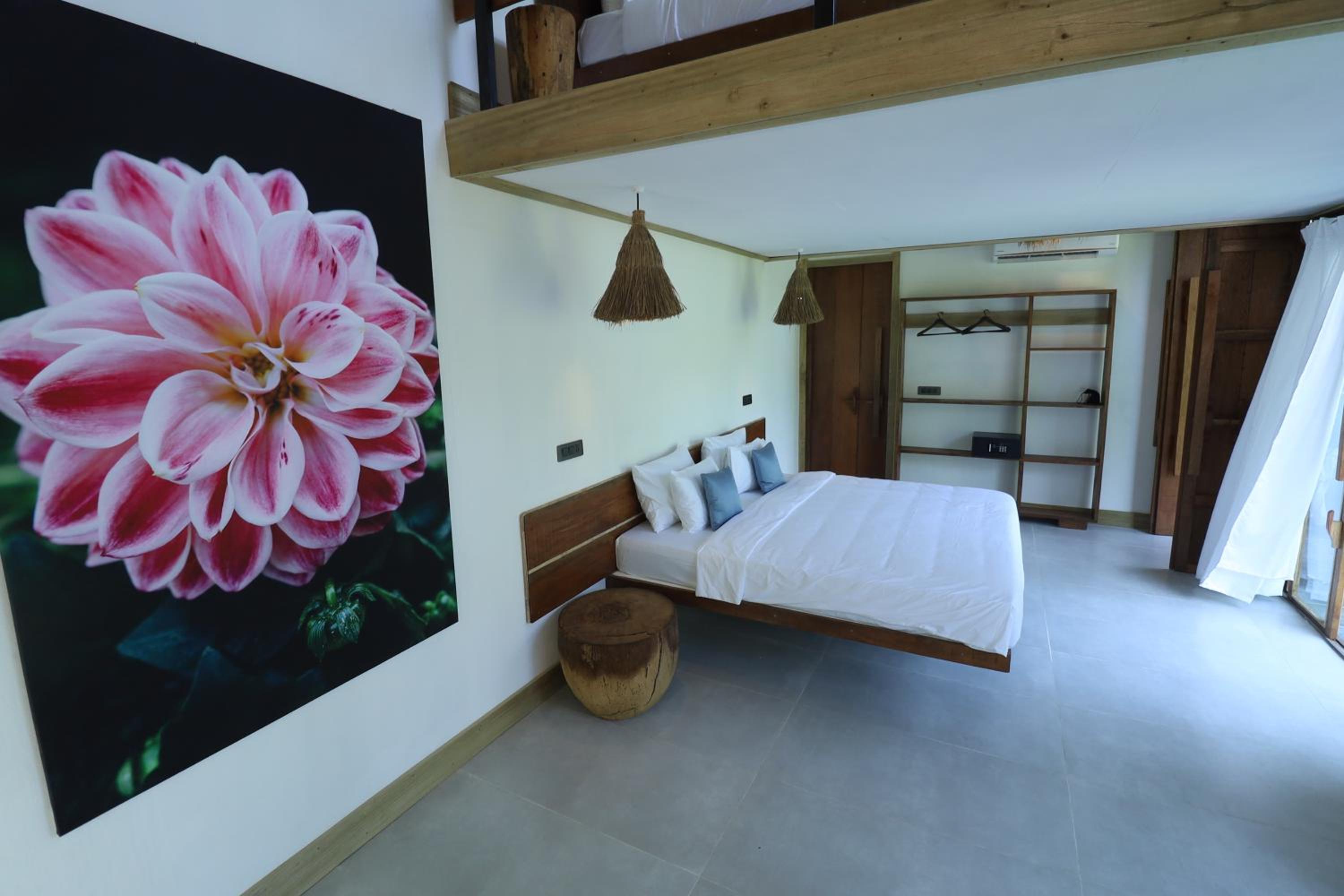 Villa with Private Pool - Photo 5