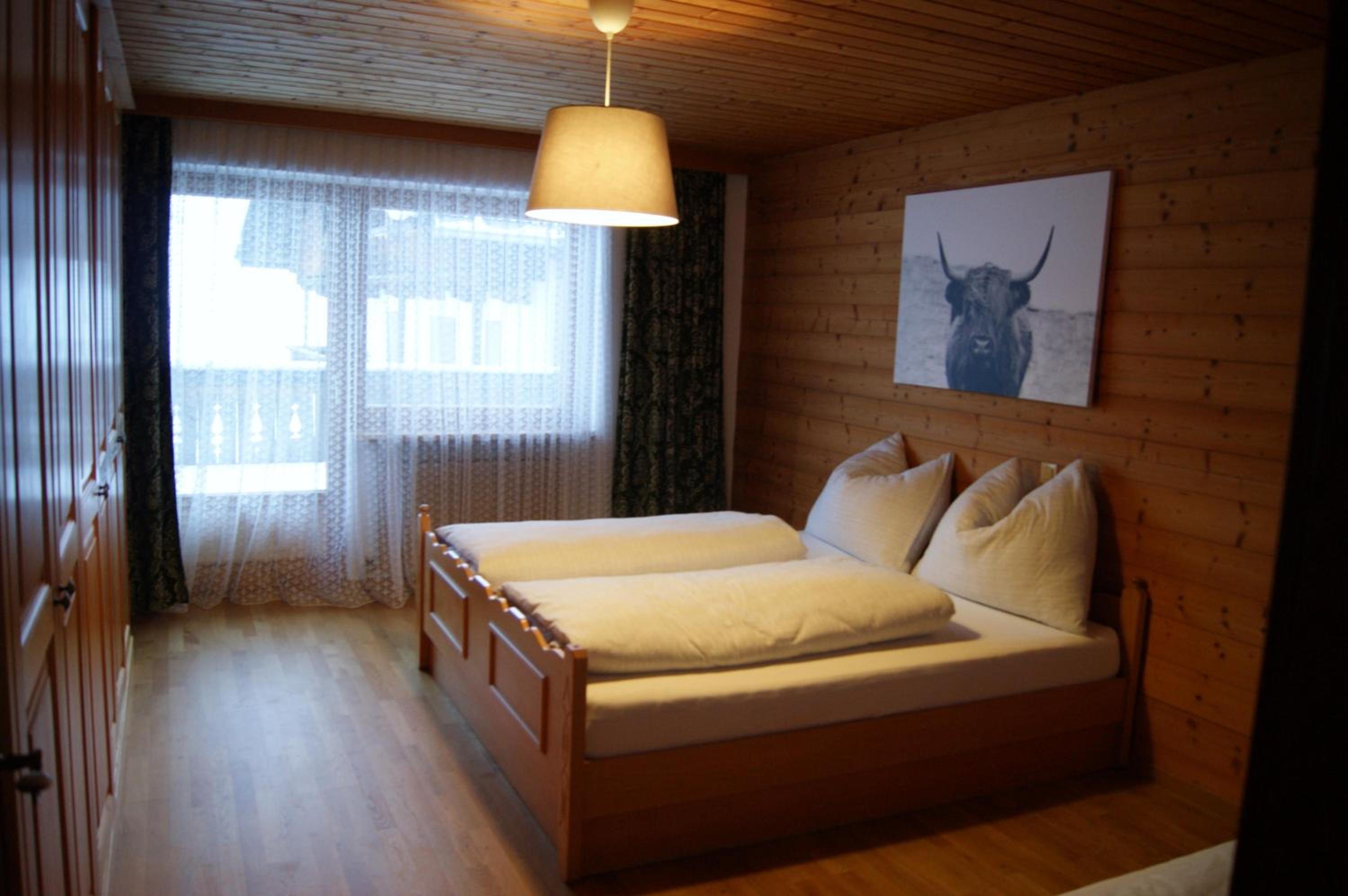 Three-Bedroom Apartment with Bath photo 1