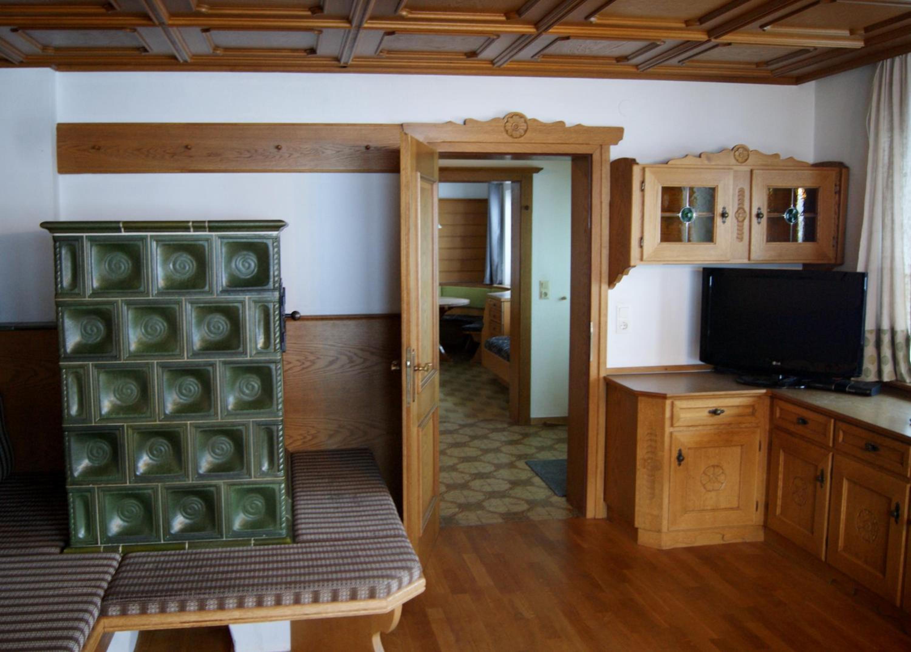 Three-Bedroom Apartment with Bath photo 2
