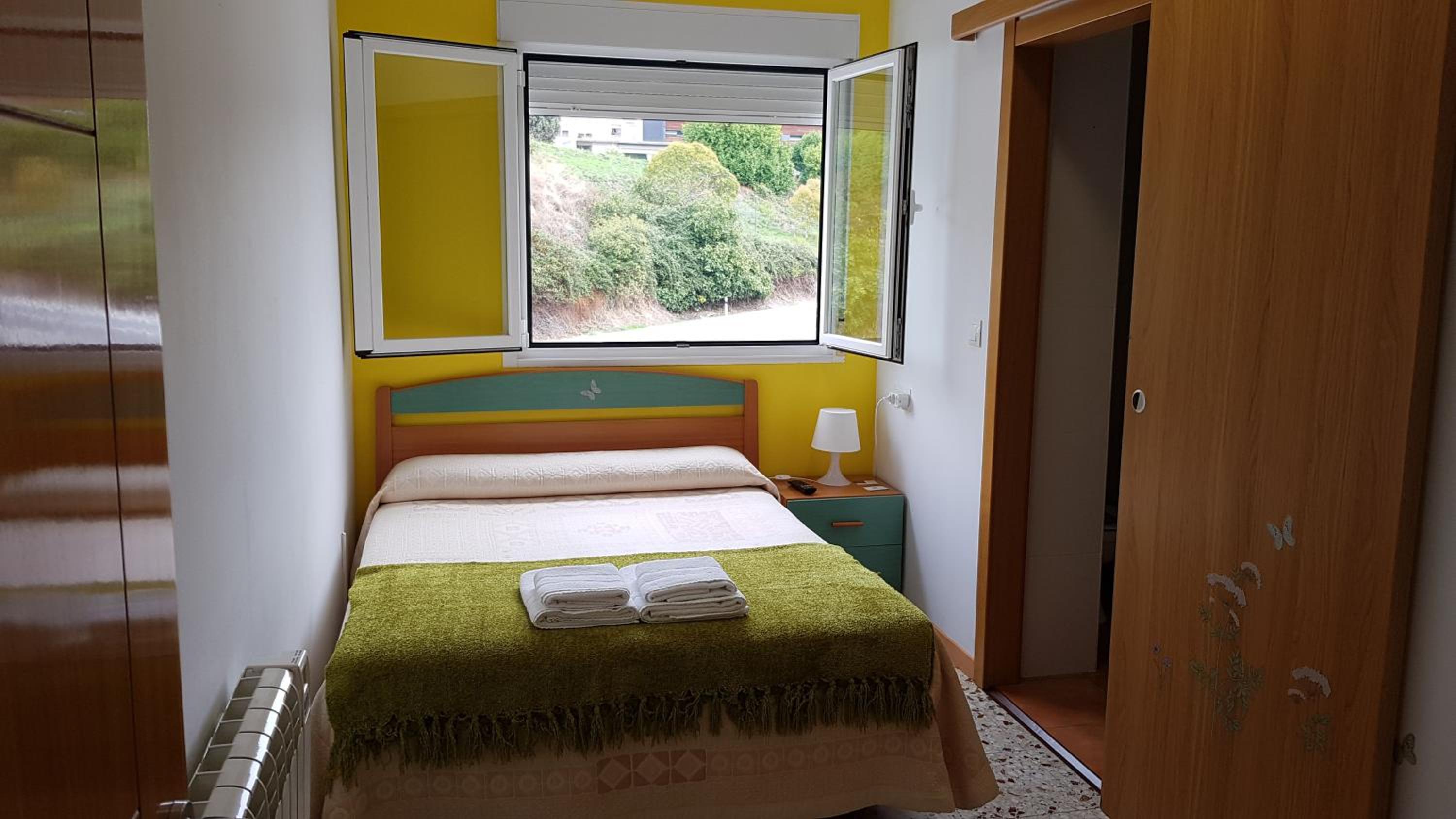 Single Room with Private Bathroom photo 2
