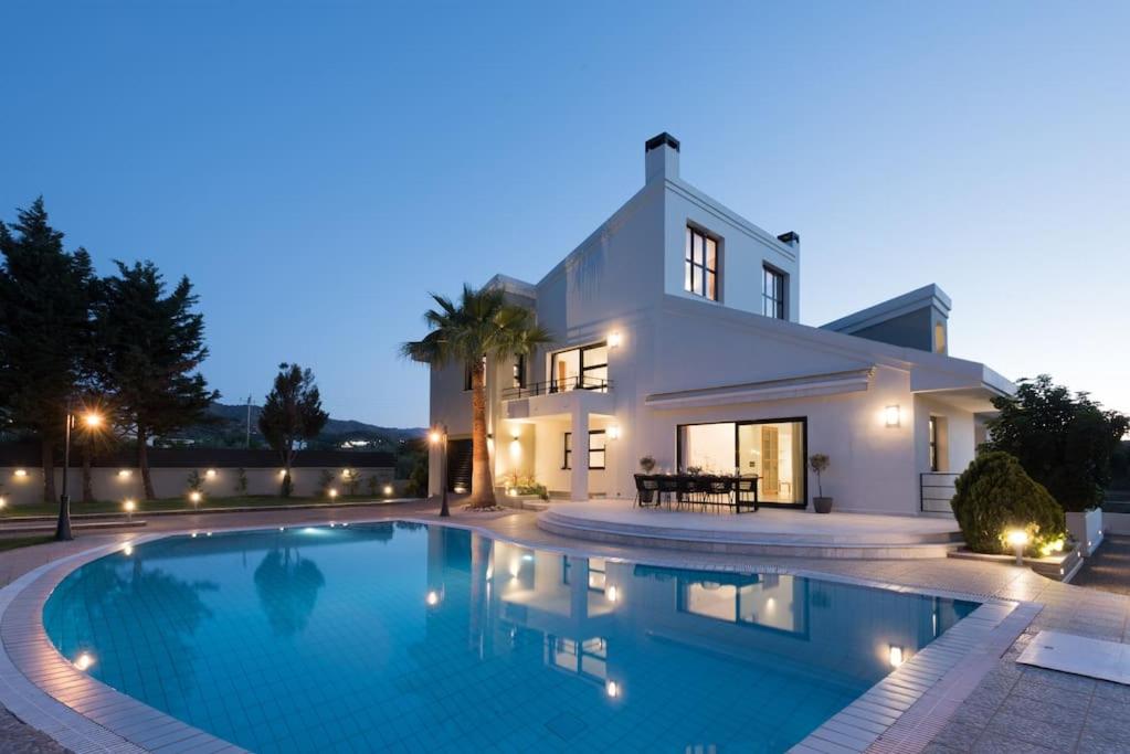 Villa photo 2