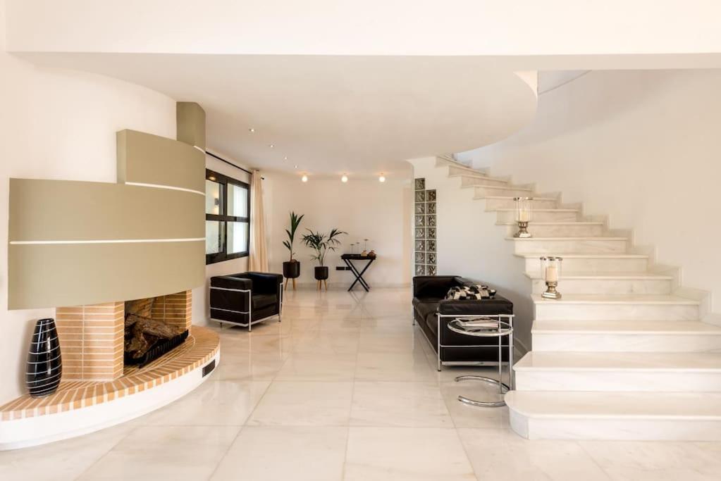 Villa photo 1