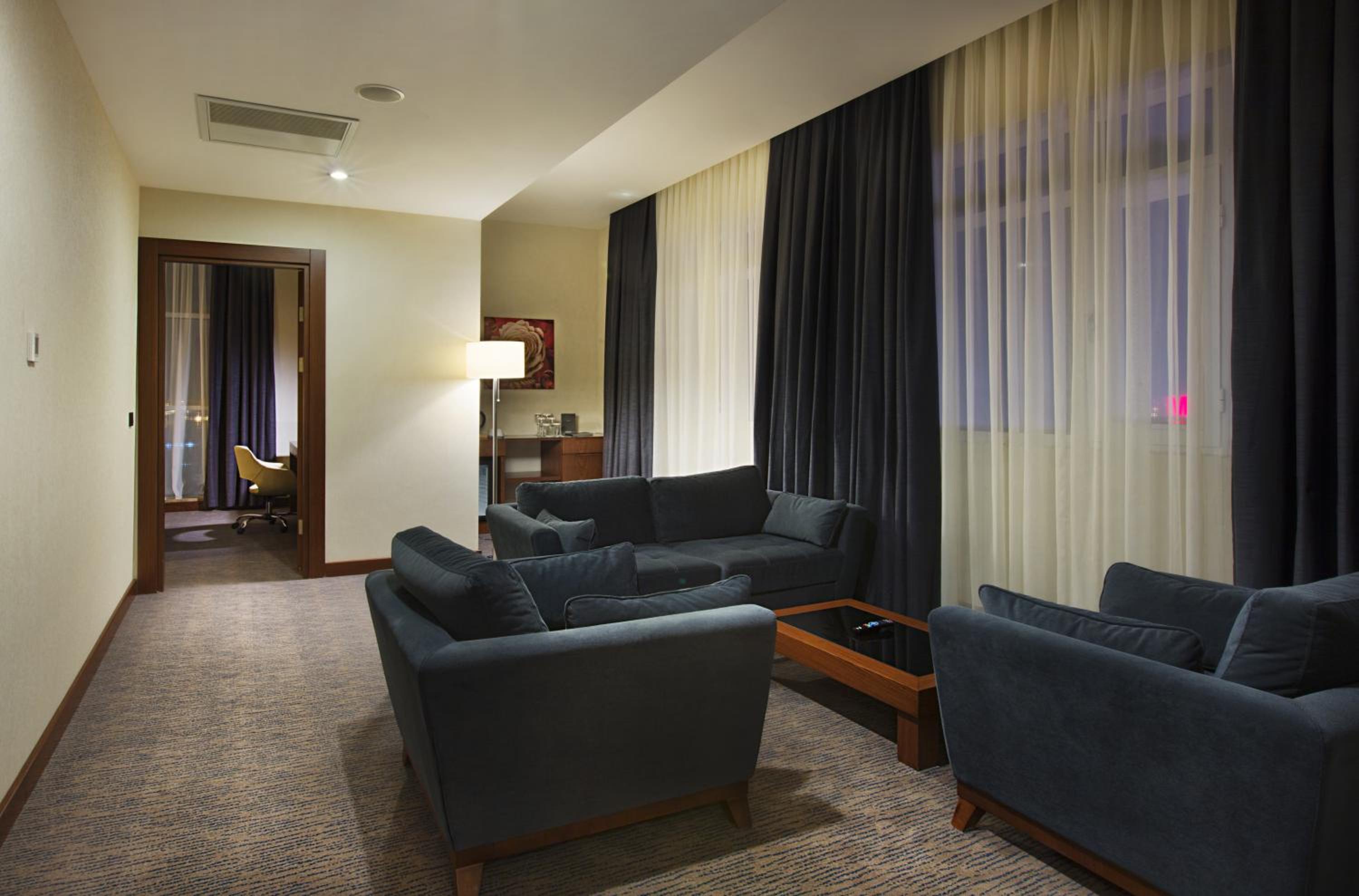 Senior Suite - Photo 1