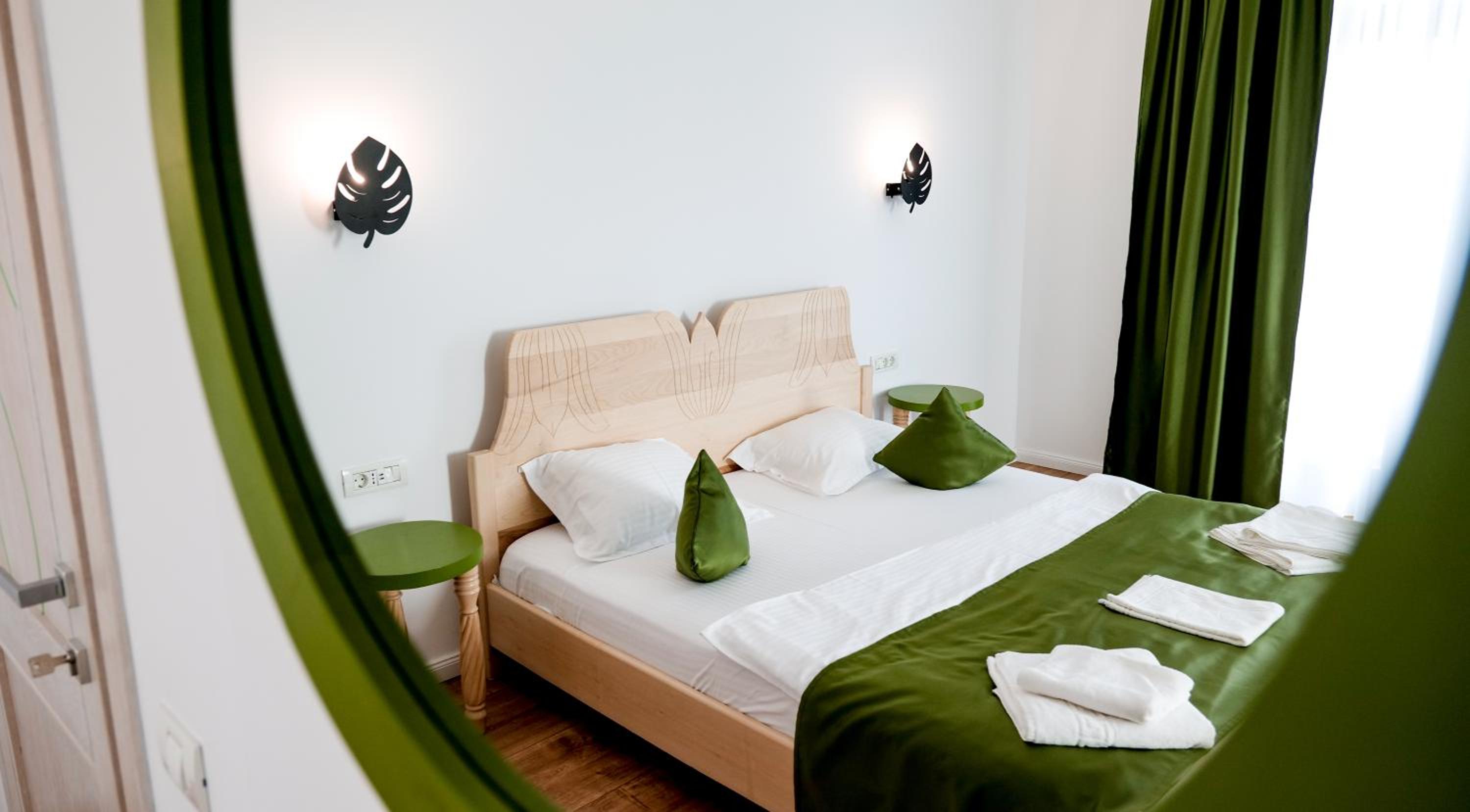 Queen Room with Garden View - Photo 3