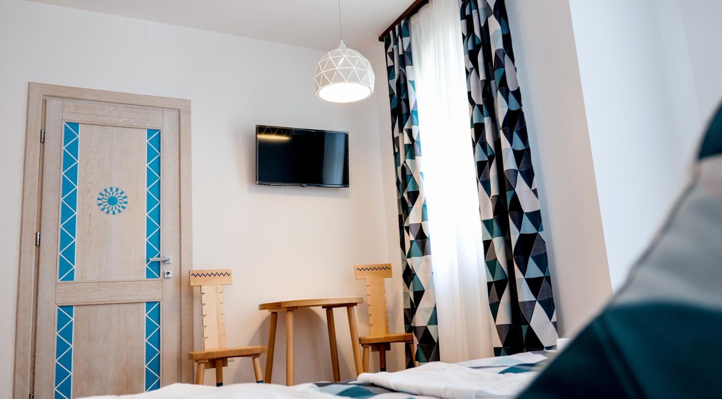 King Room with Balcony - Photo 3