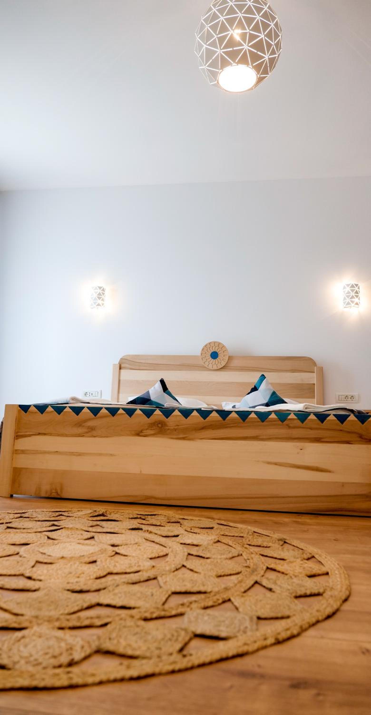 King Room with Balcony - Photo 8