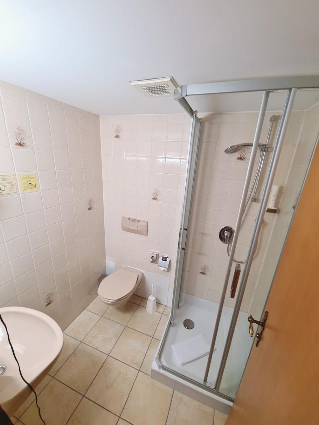 Double Room - Photo 6