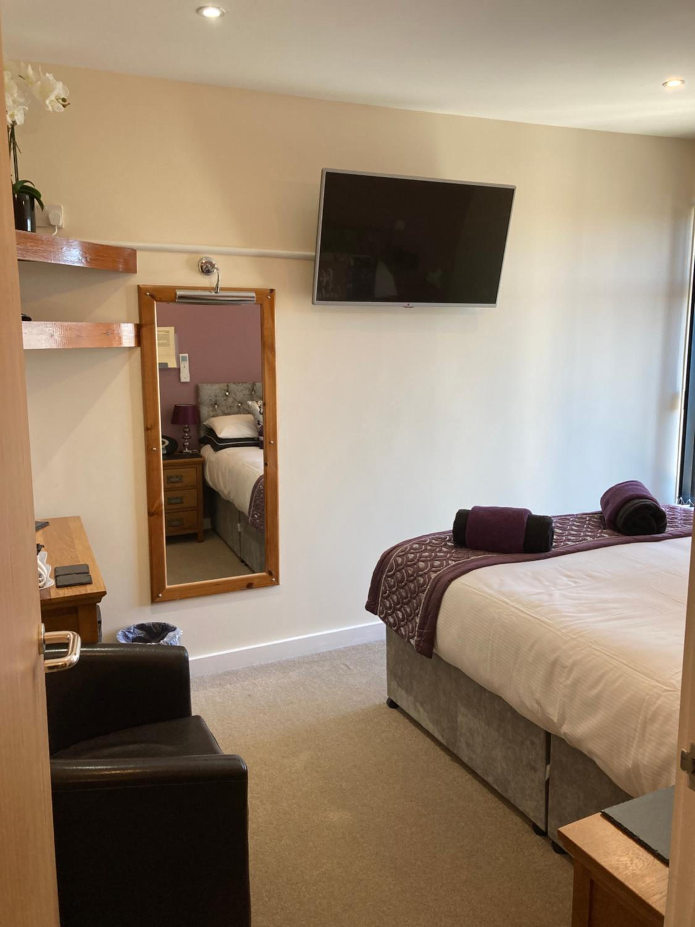 Deluxe Double Room - Photo 9