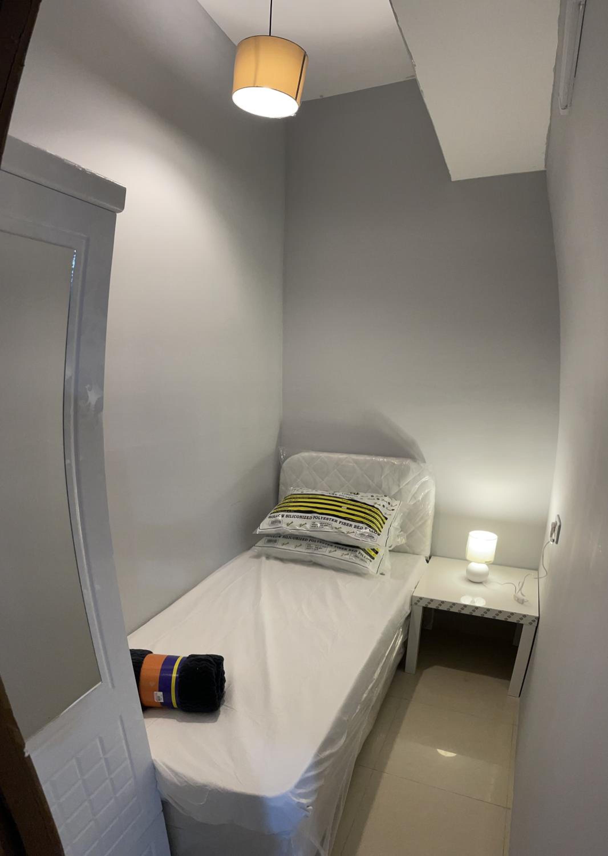 Standard Single Room With Shared Bathroom photo 2