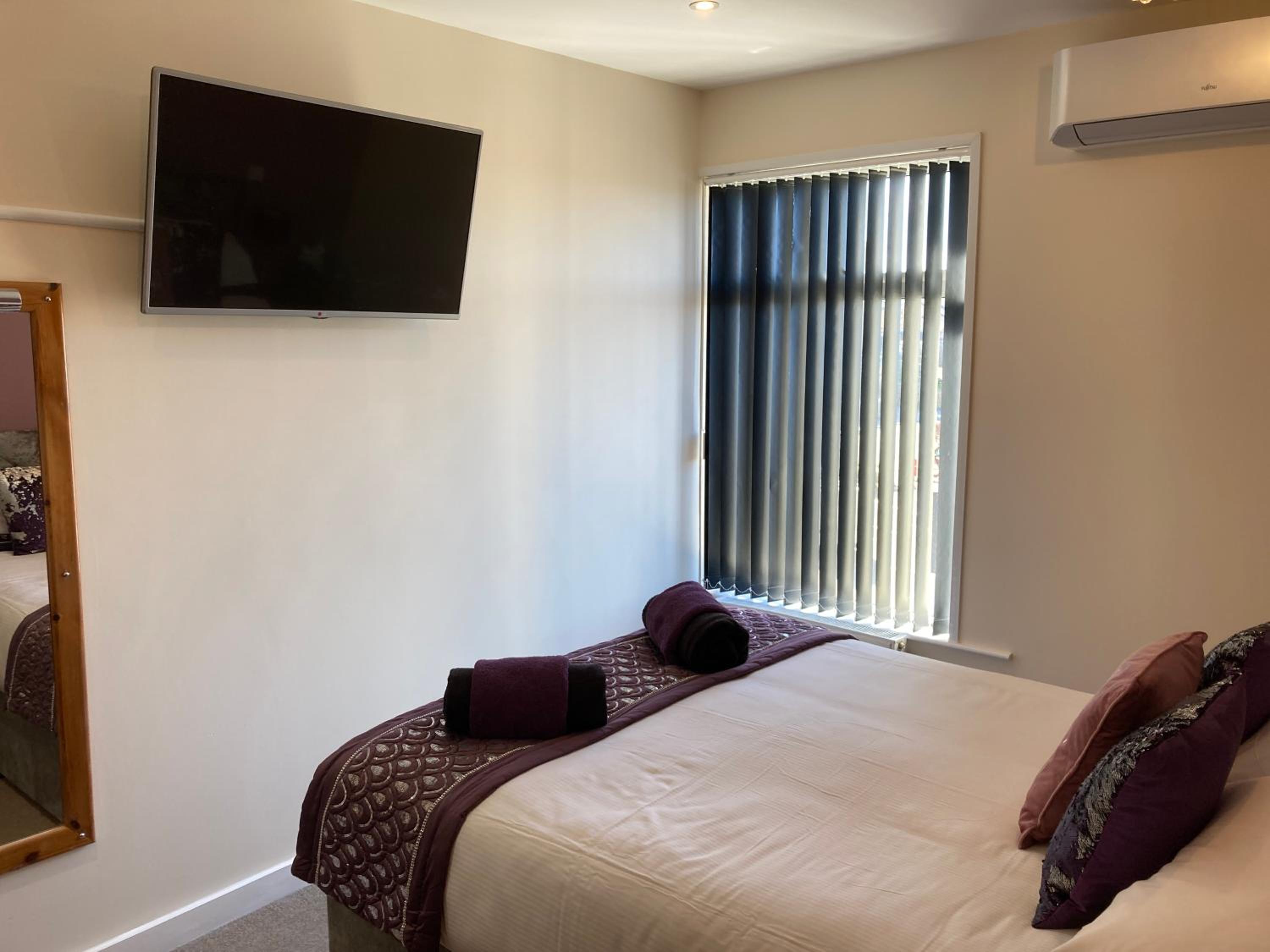 Deluxe Double Room - Photo 11