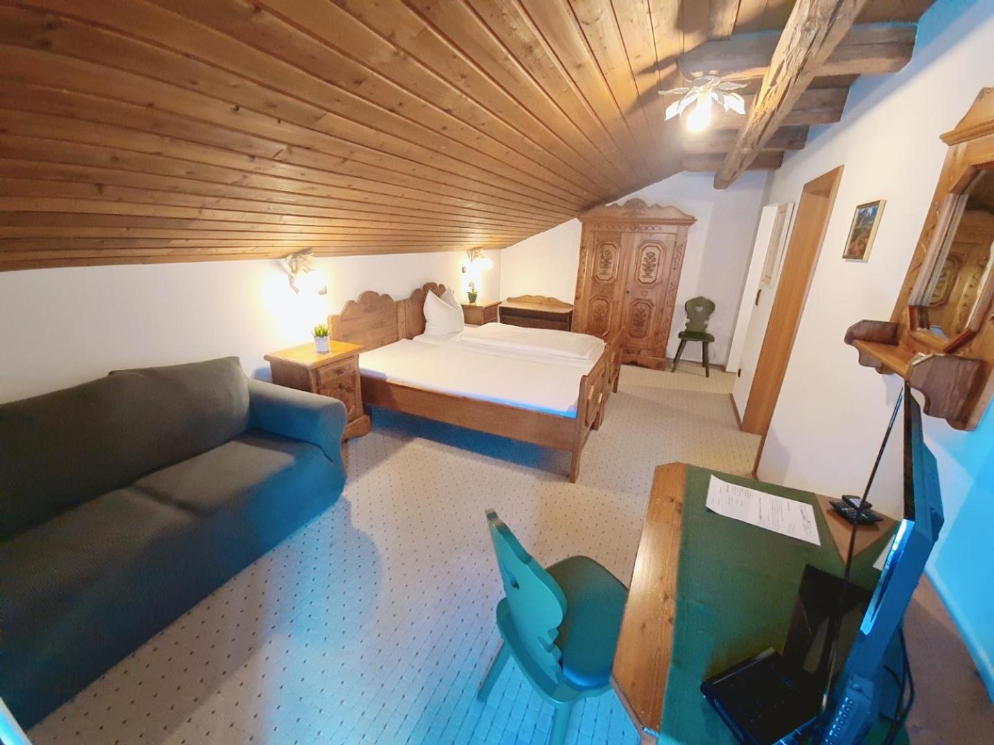 Double Room - Photo 7