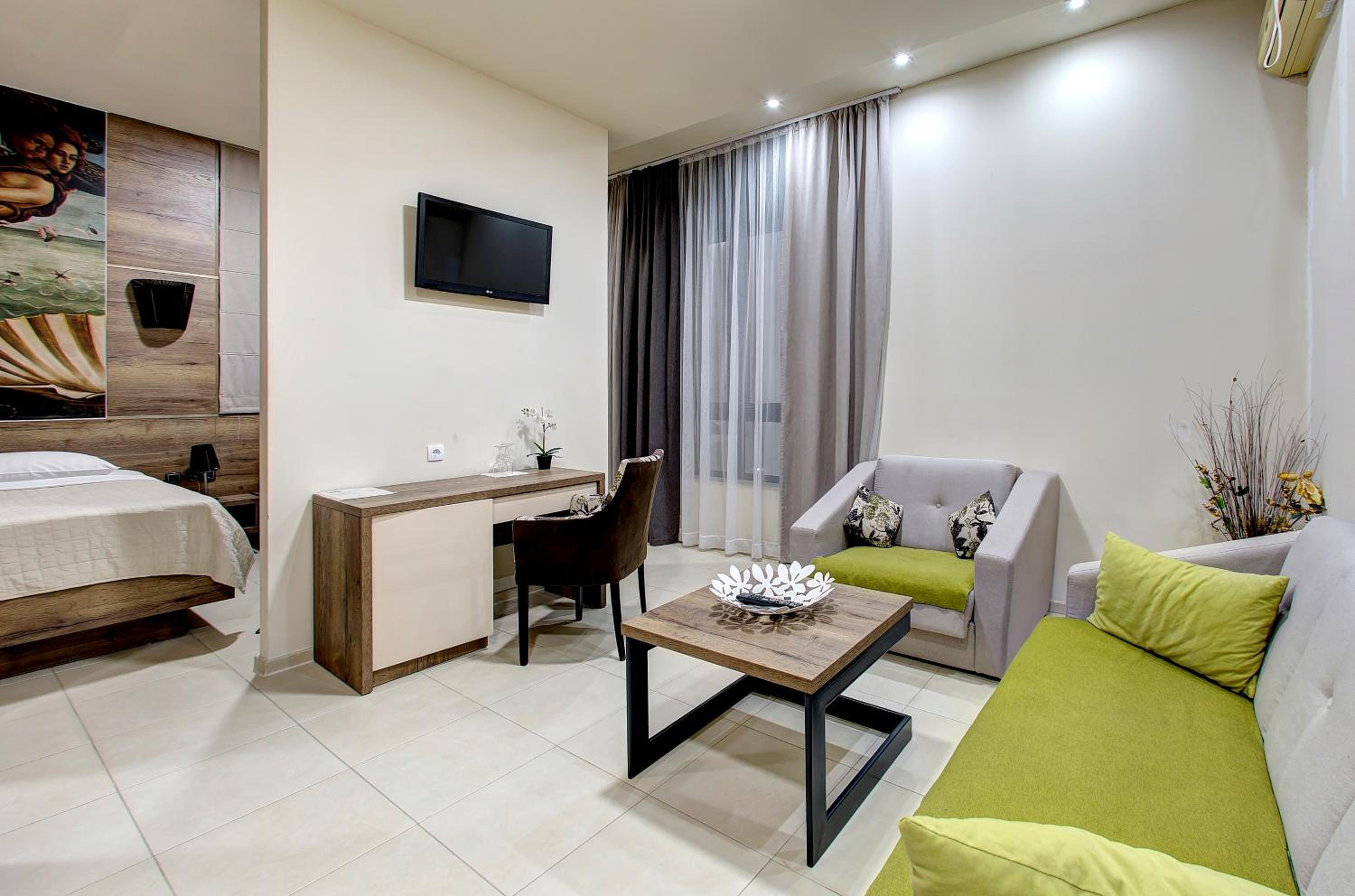 One-Bedroom Suite - Photo 5
