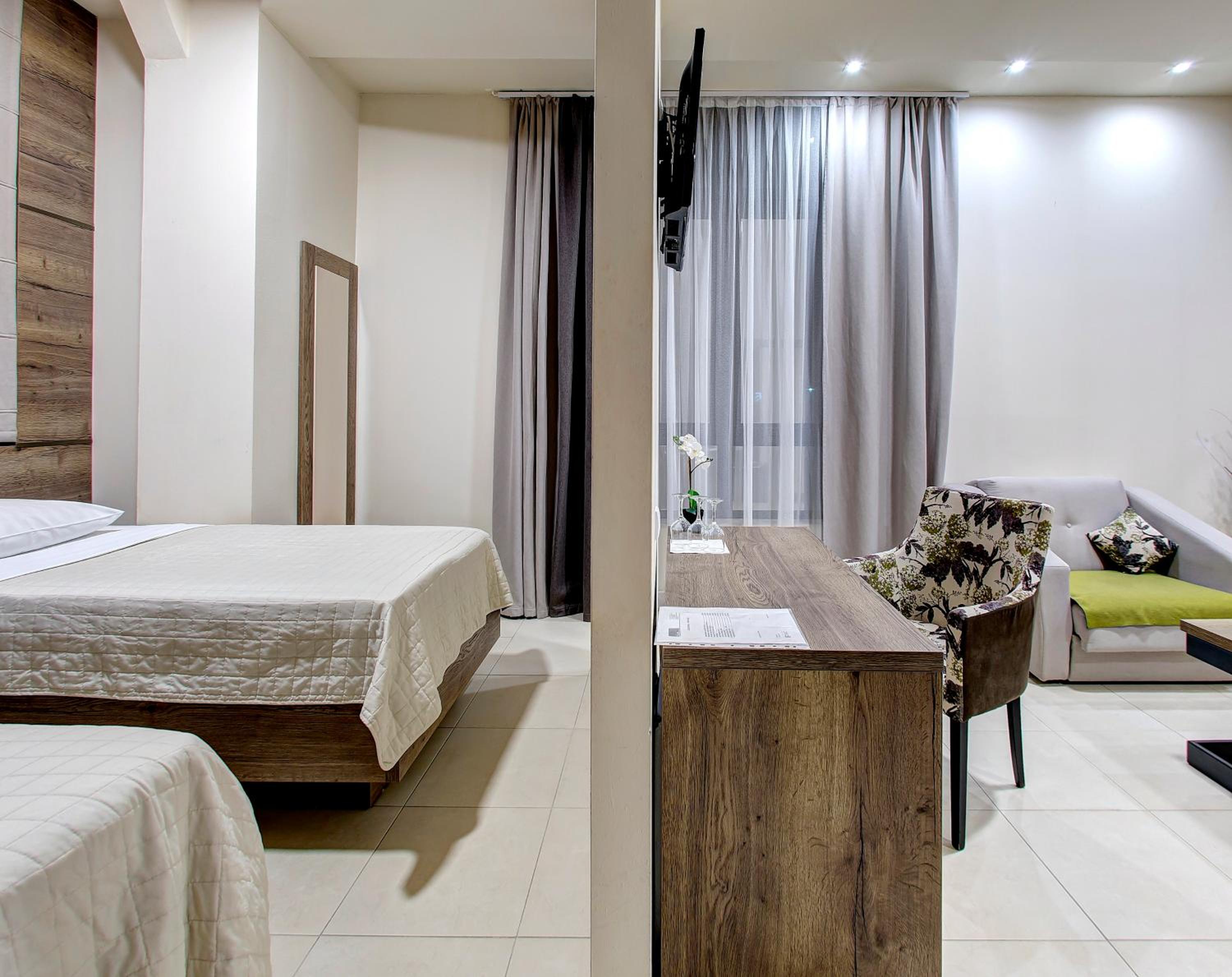 One-Bedroom Suite - Photo 6