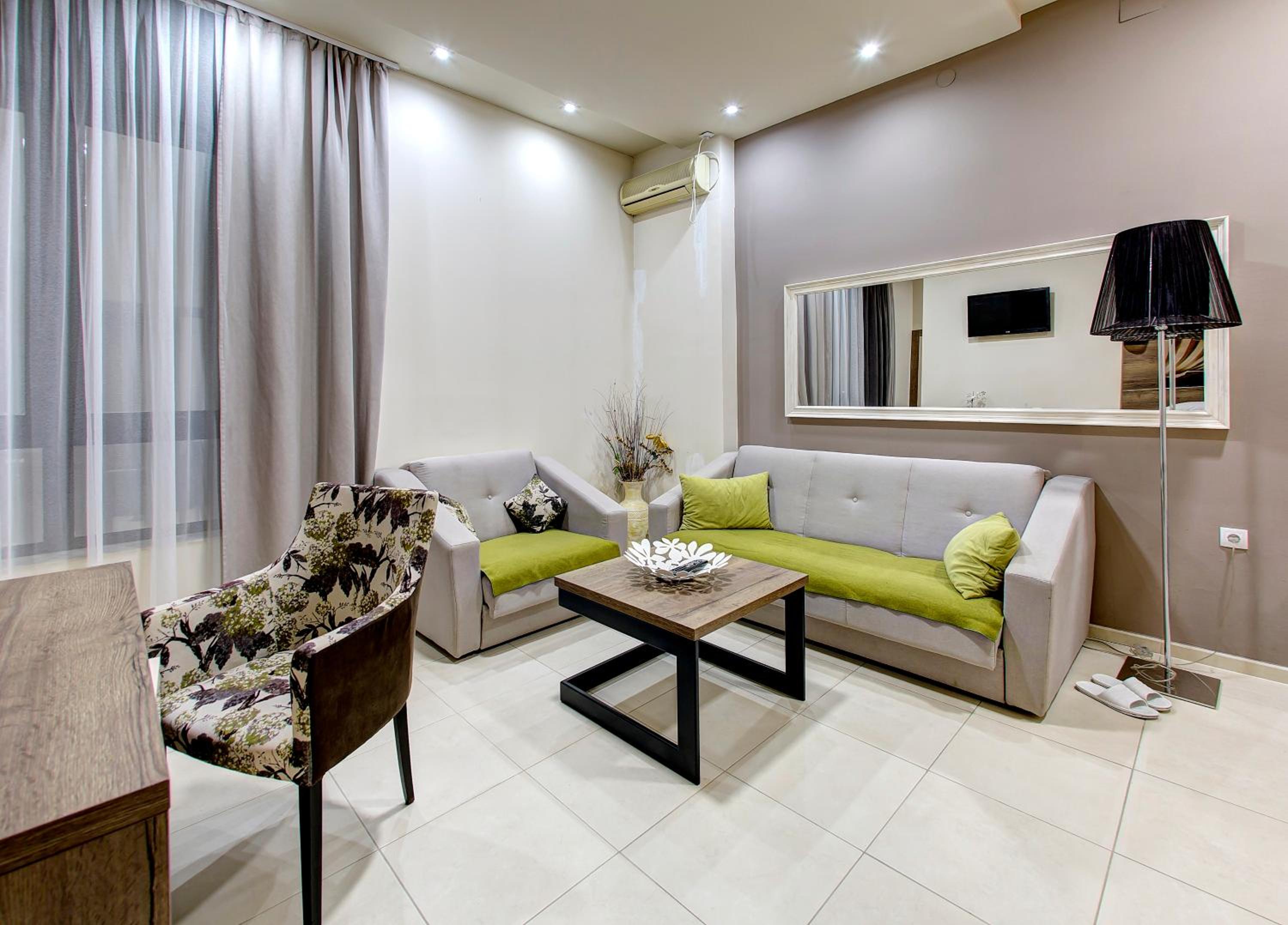 One-Bedroom Suite - Photo 7