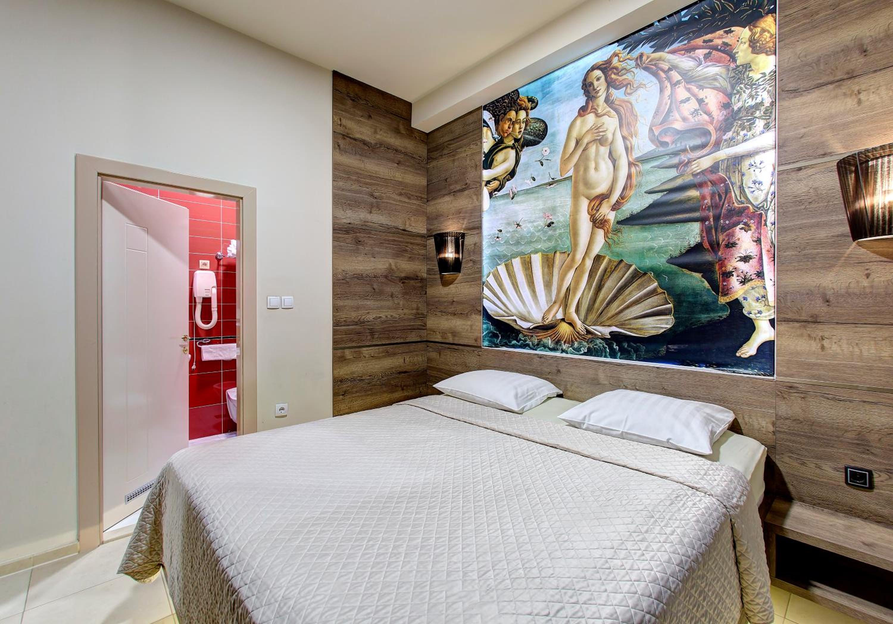 One-Bedroom Suite - Photo 8