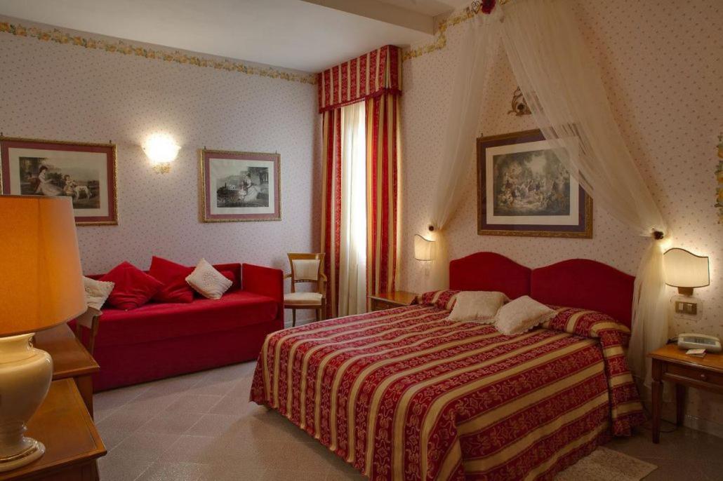 Superior Double or Twin Room photo 3