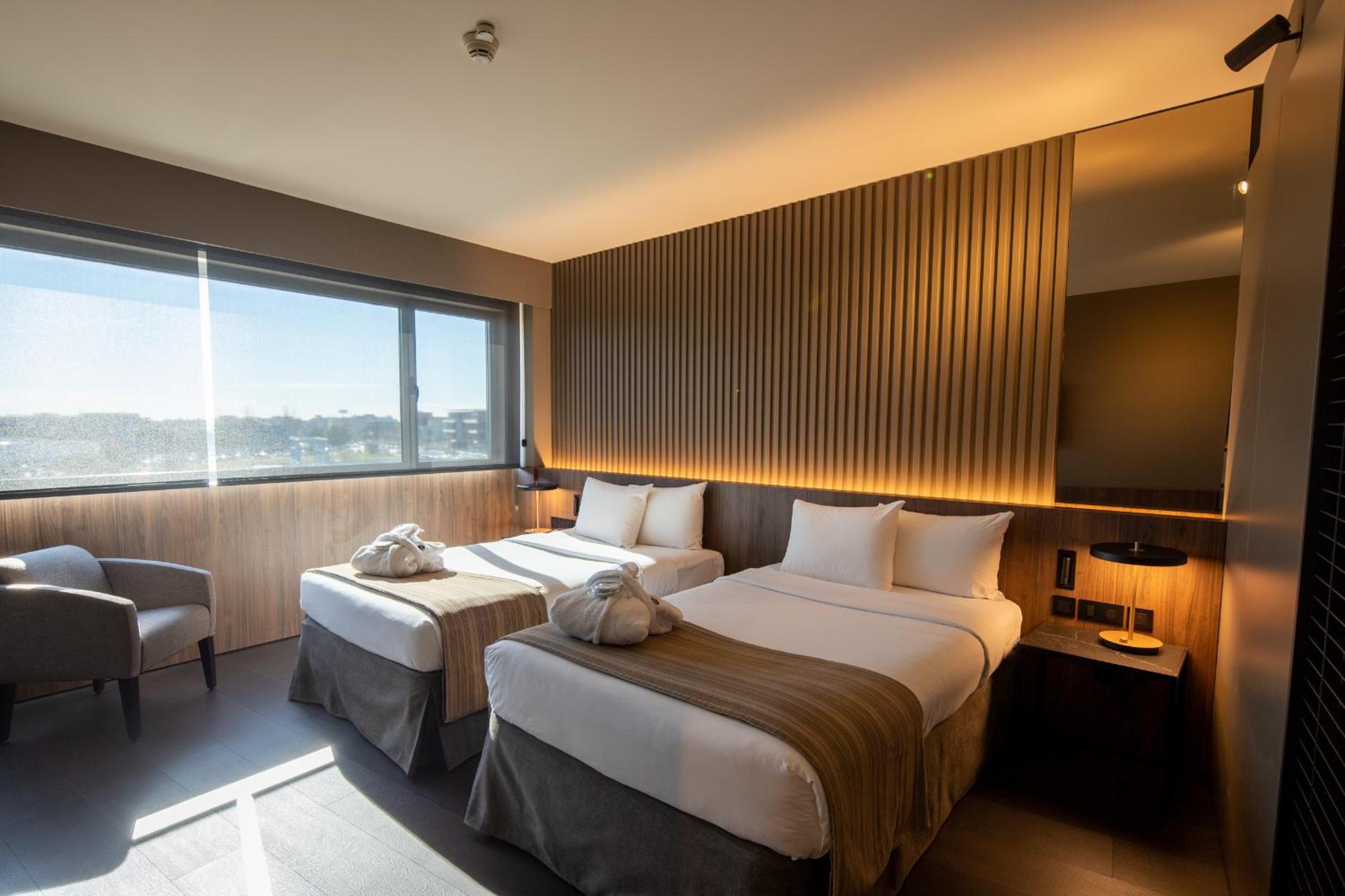 Deluxe Double or Twin Room thumbnail 5