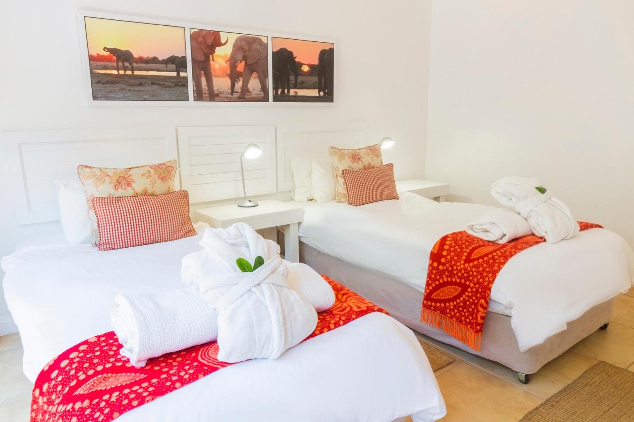 Standard Twin Room - Photo 3