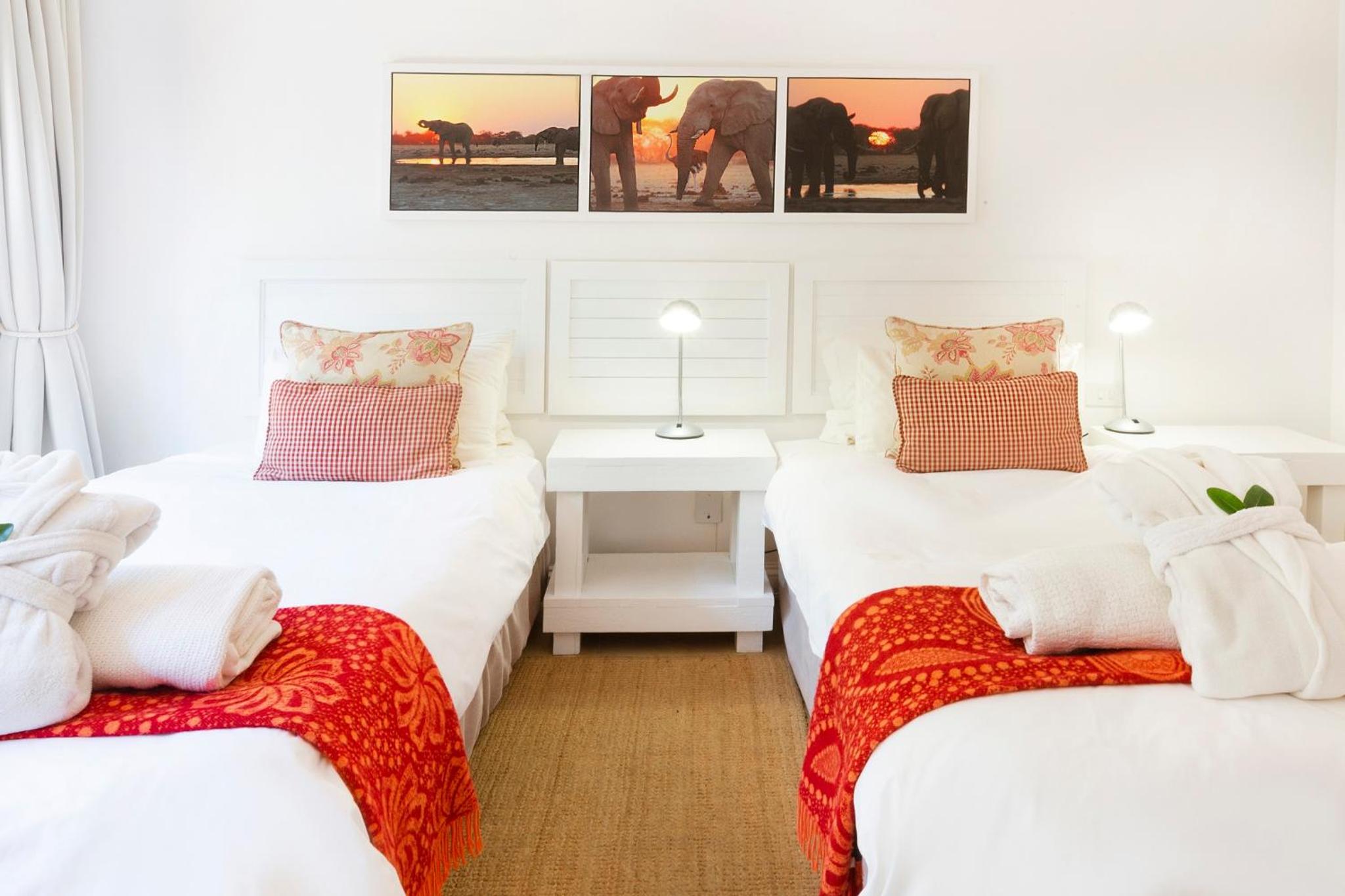 Standard Twin Room - Photo 2