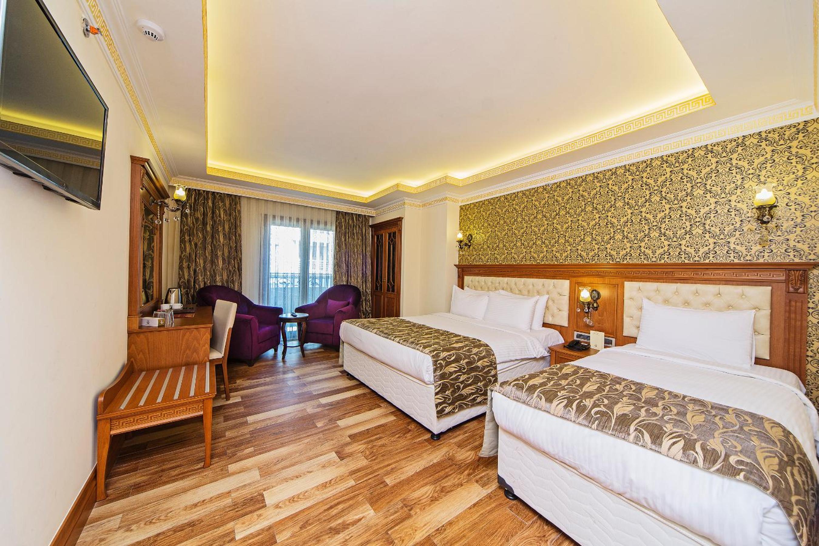 Family Room (3 Adults + 1 Child) photo 1