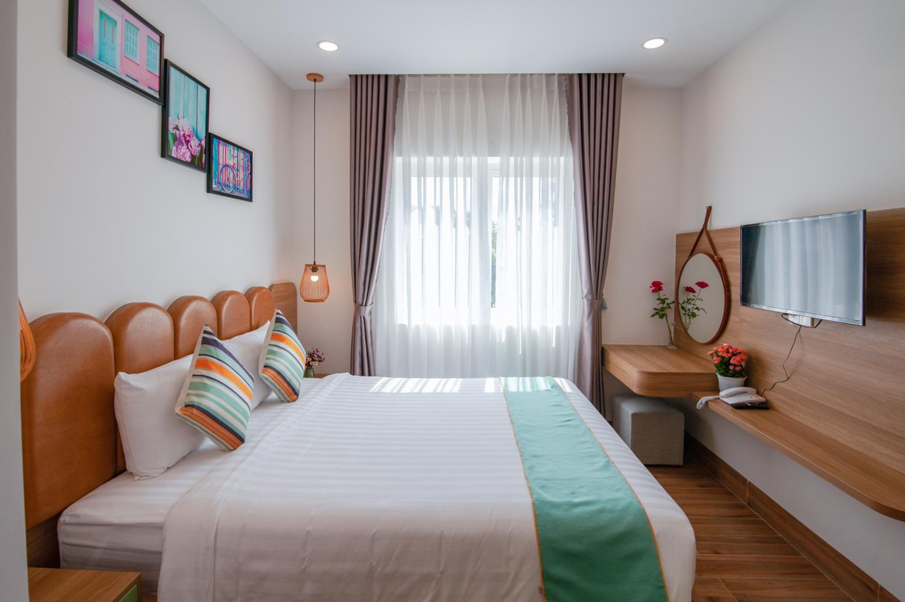 Deluxe Room - Photo 17