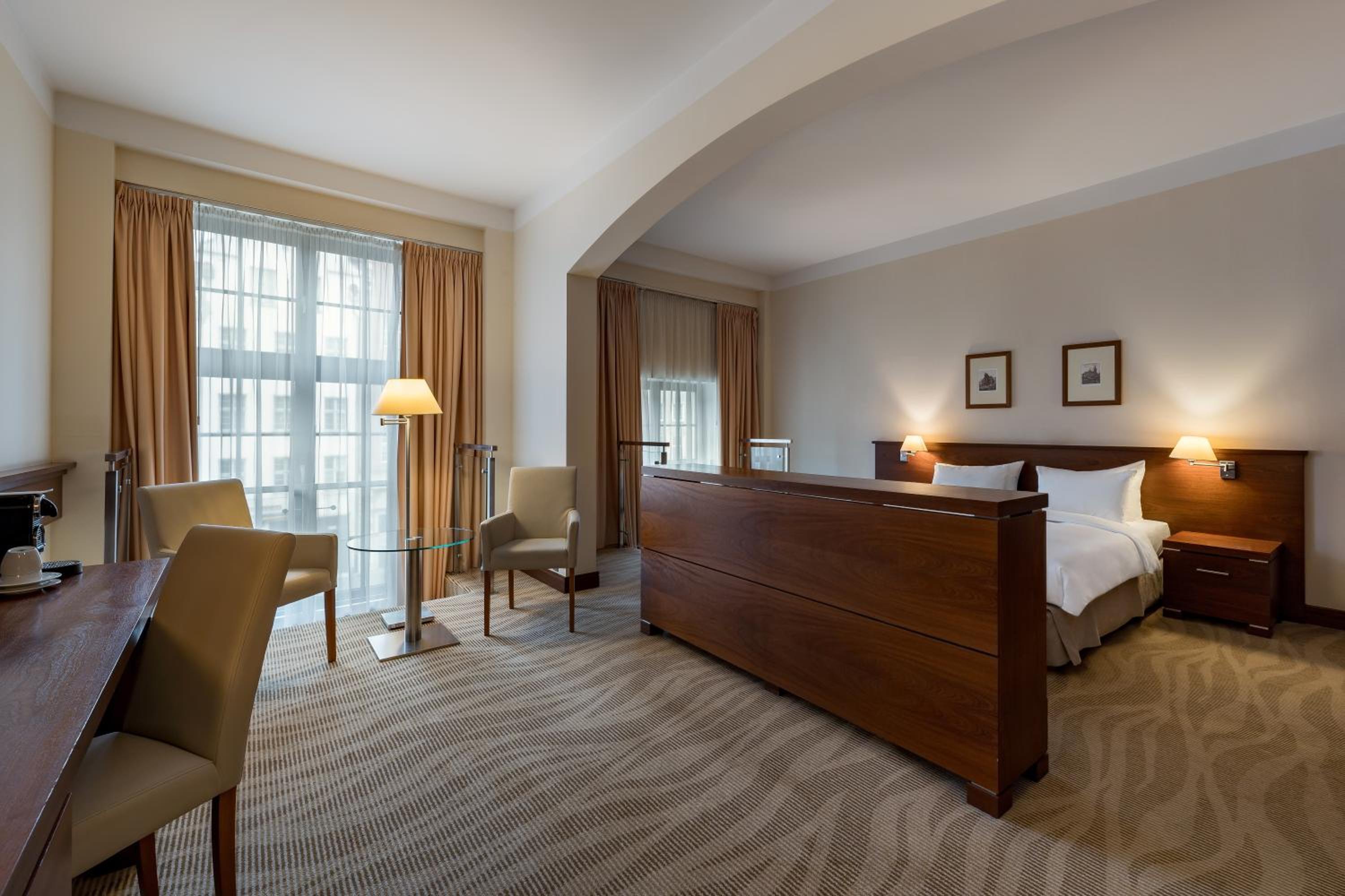 Junior Suite with Old Town View - Photo 3