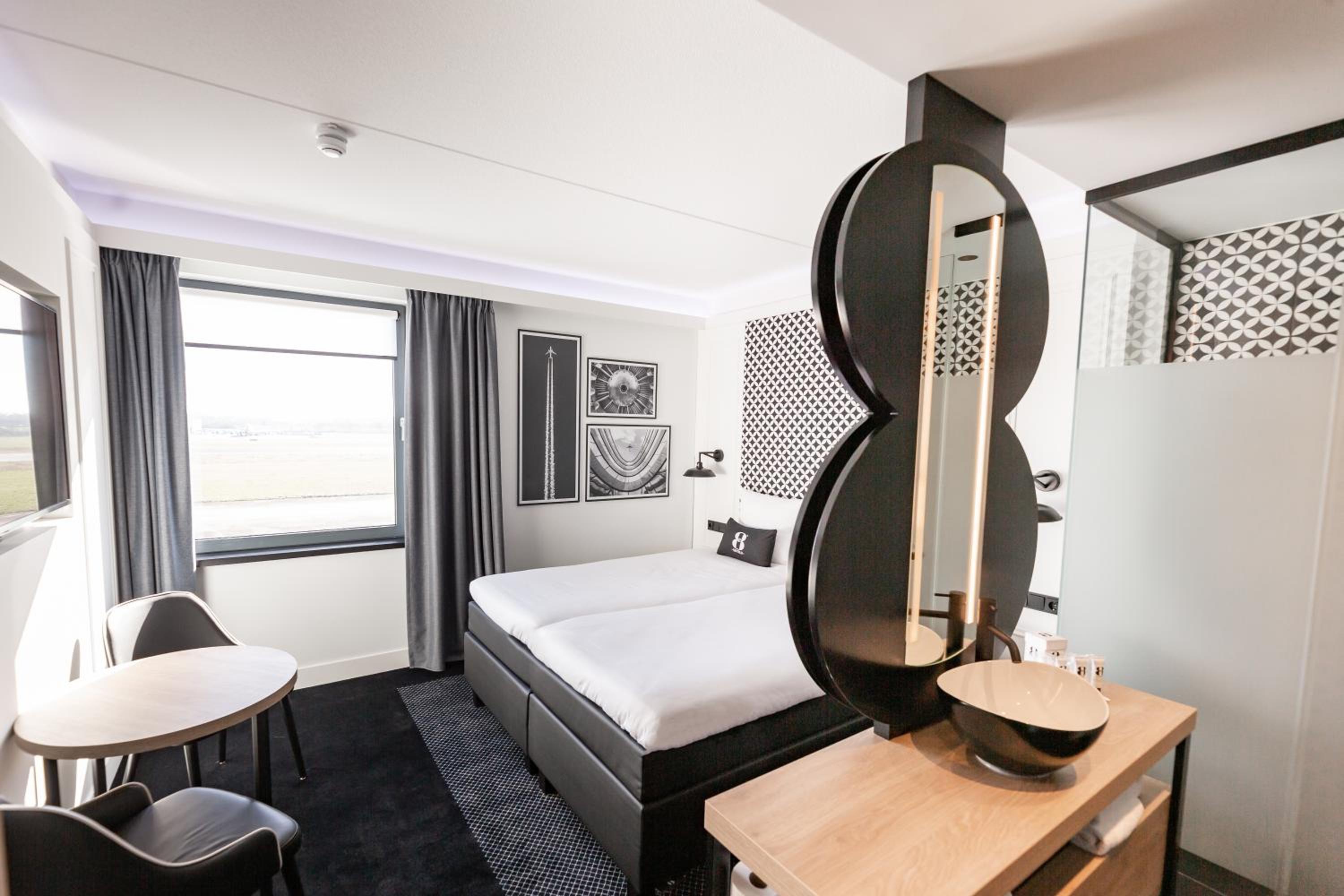 Twin Room with View - Photo 2