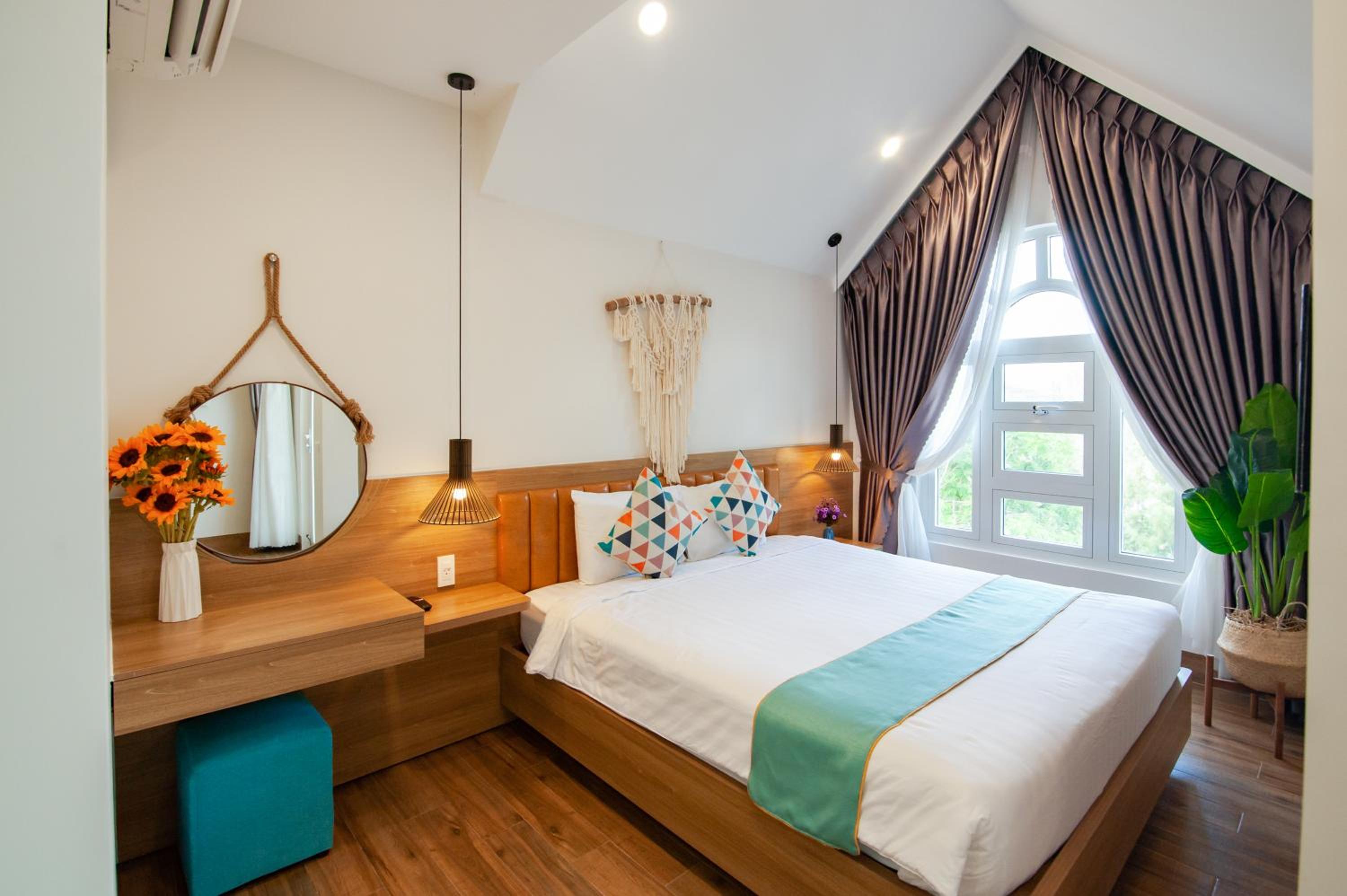 King Room with Balcony - Photo 1