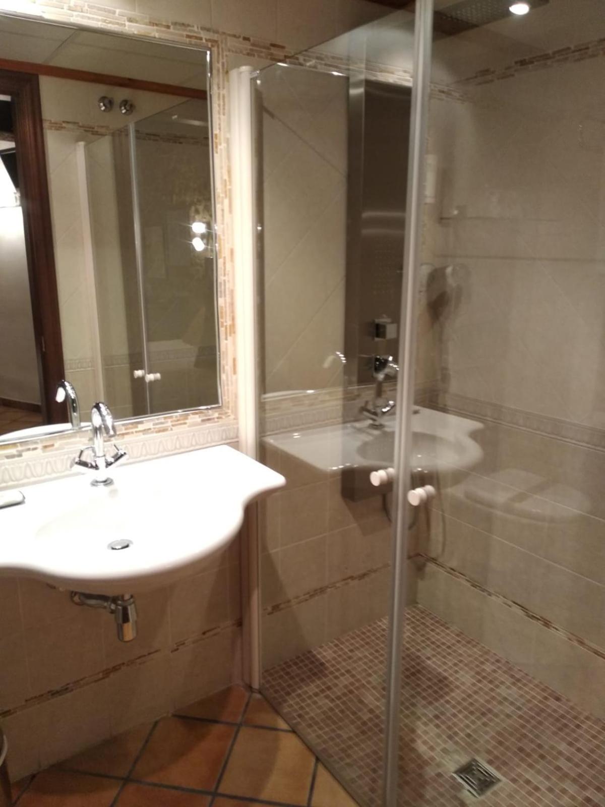 Double or Twin Room photo 2