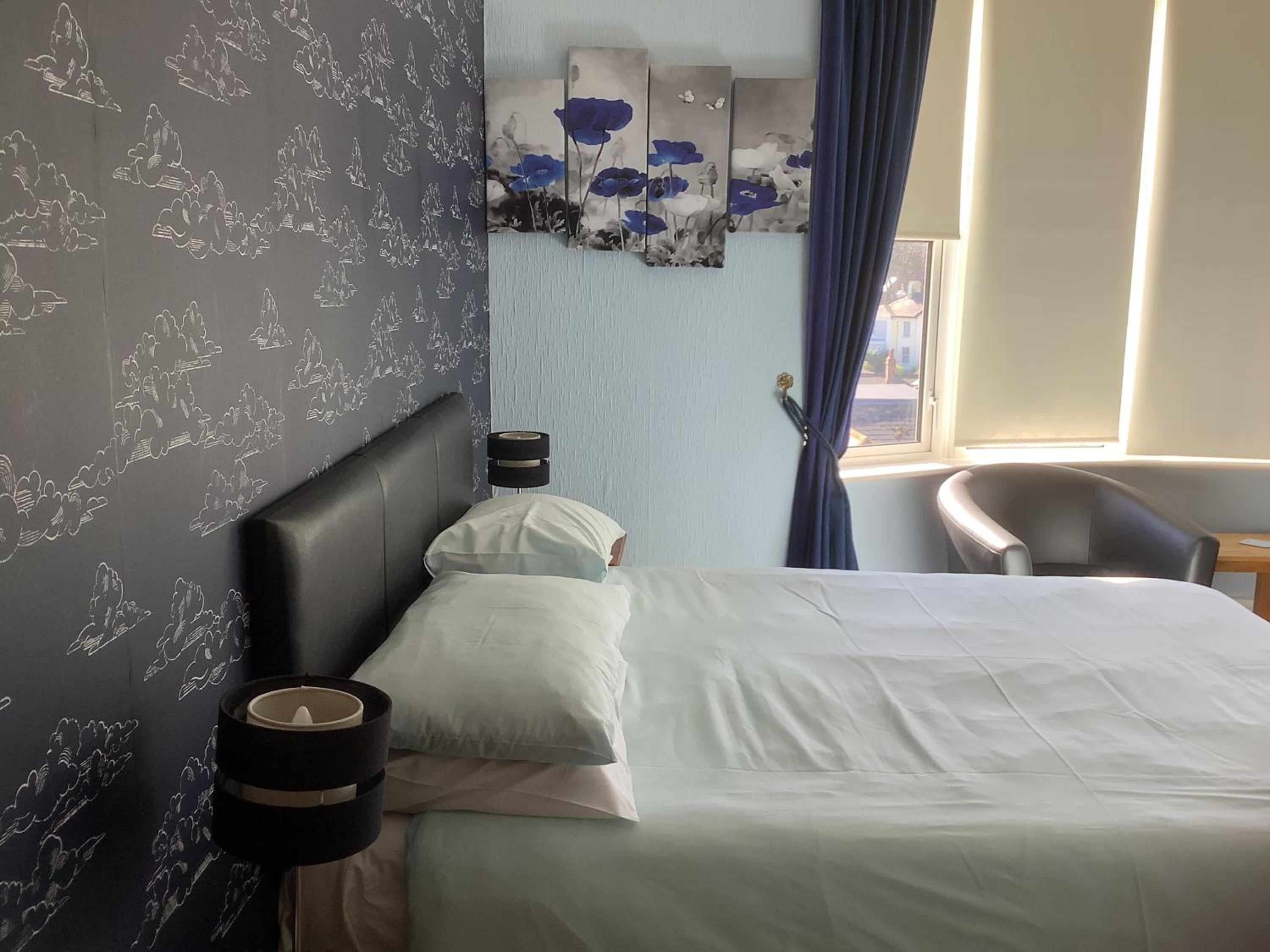 Double Room with Private Bathroom photo 3
