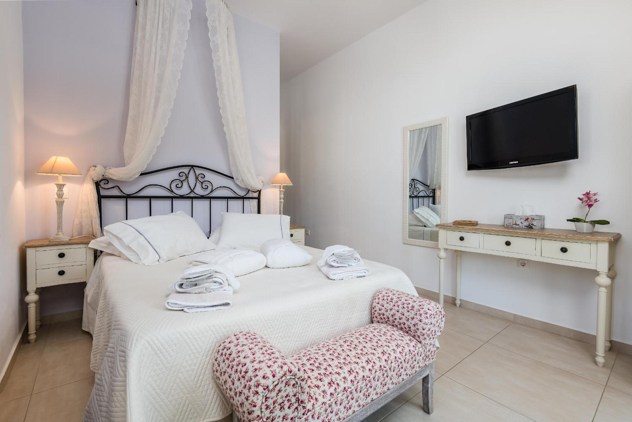Deluxe Triple Room with Sea View photo 3
