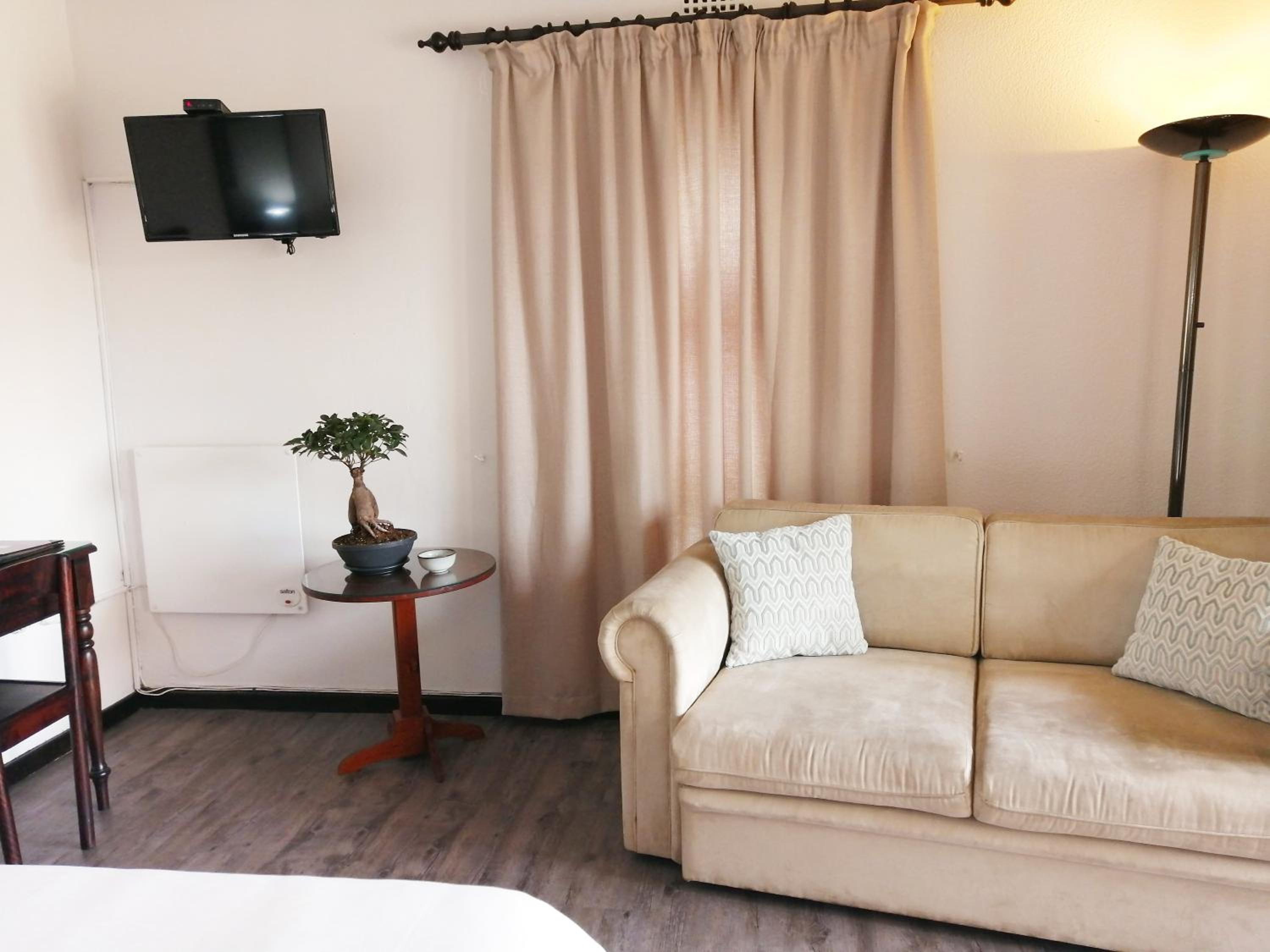 Double Room - Photo 3