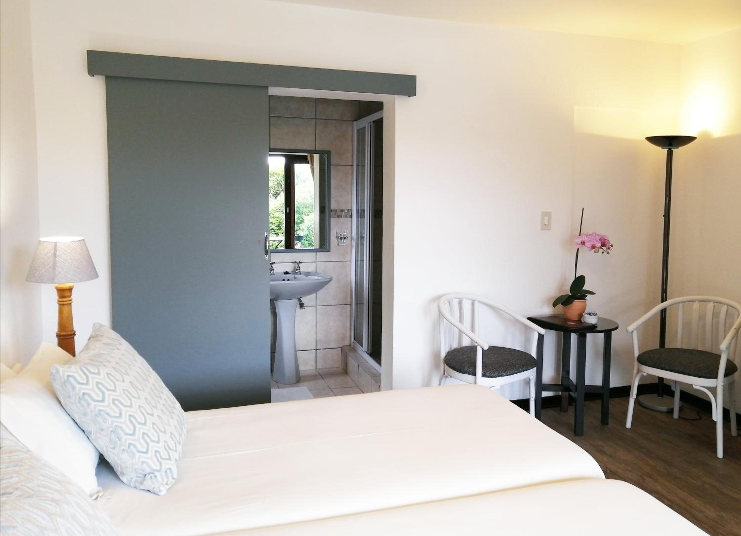 Twin Room - Photo 2