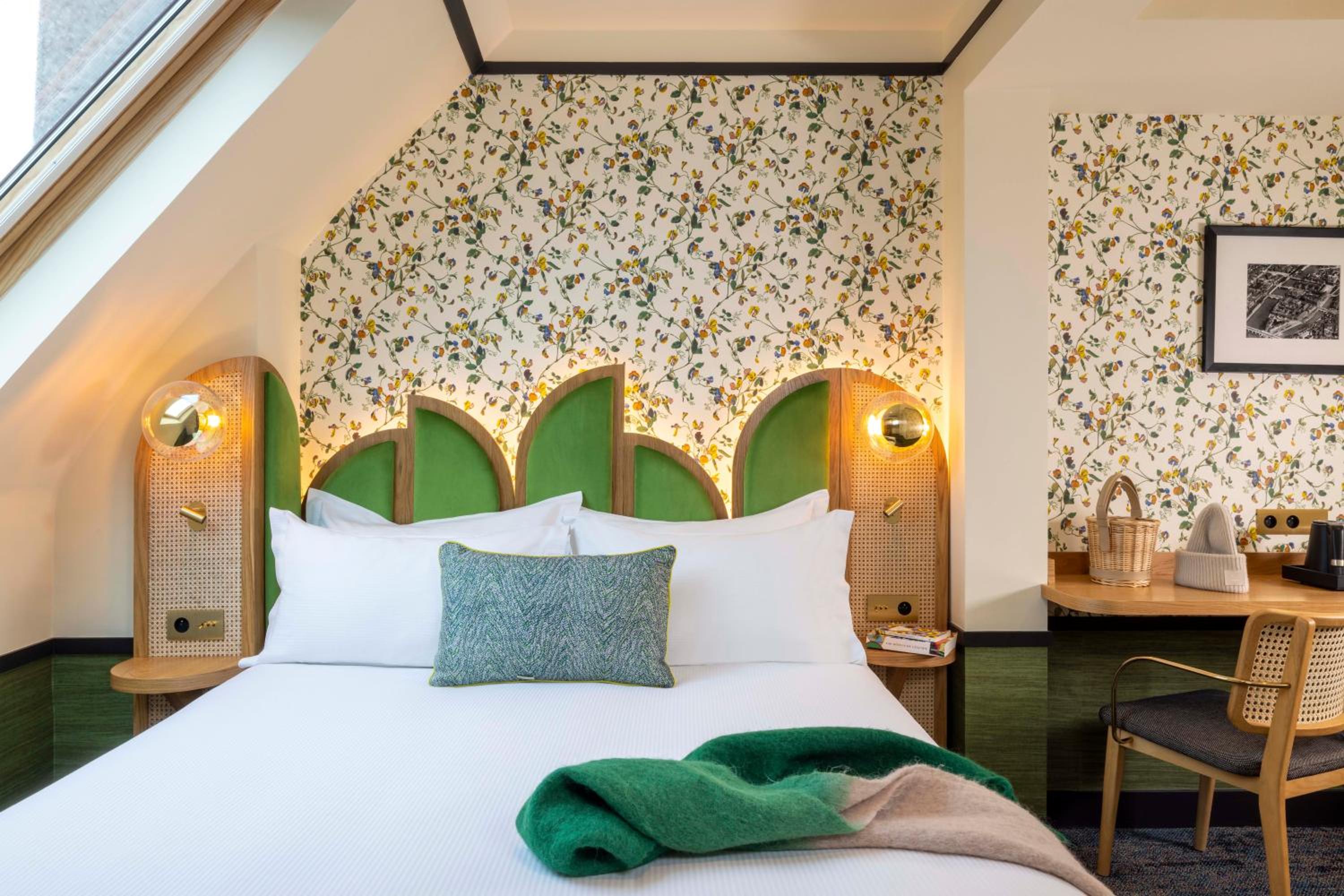 Comfort Queen Room photo 1