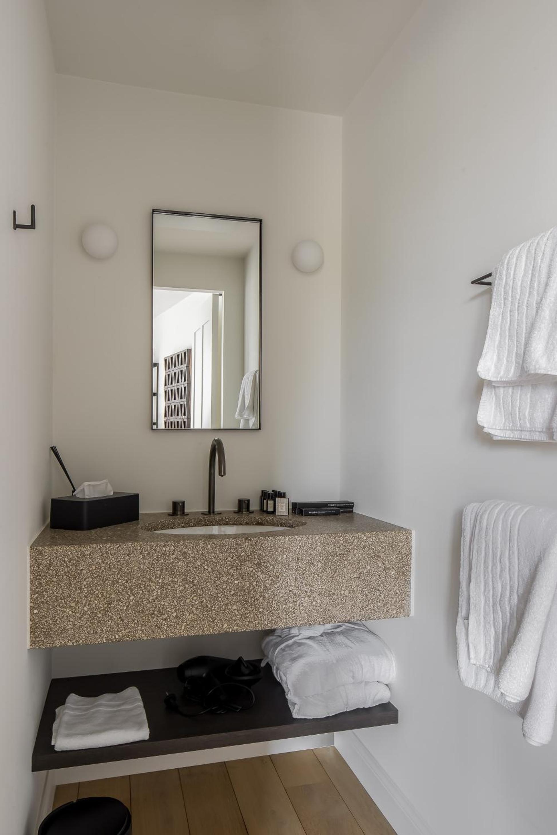 Deluxe Double or Twin Room - Photo 4