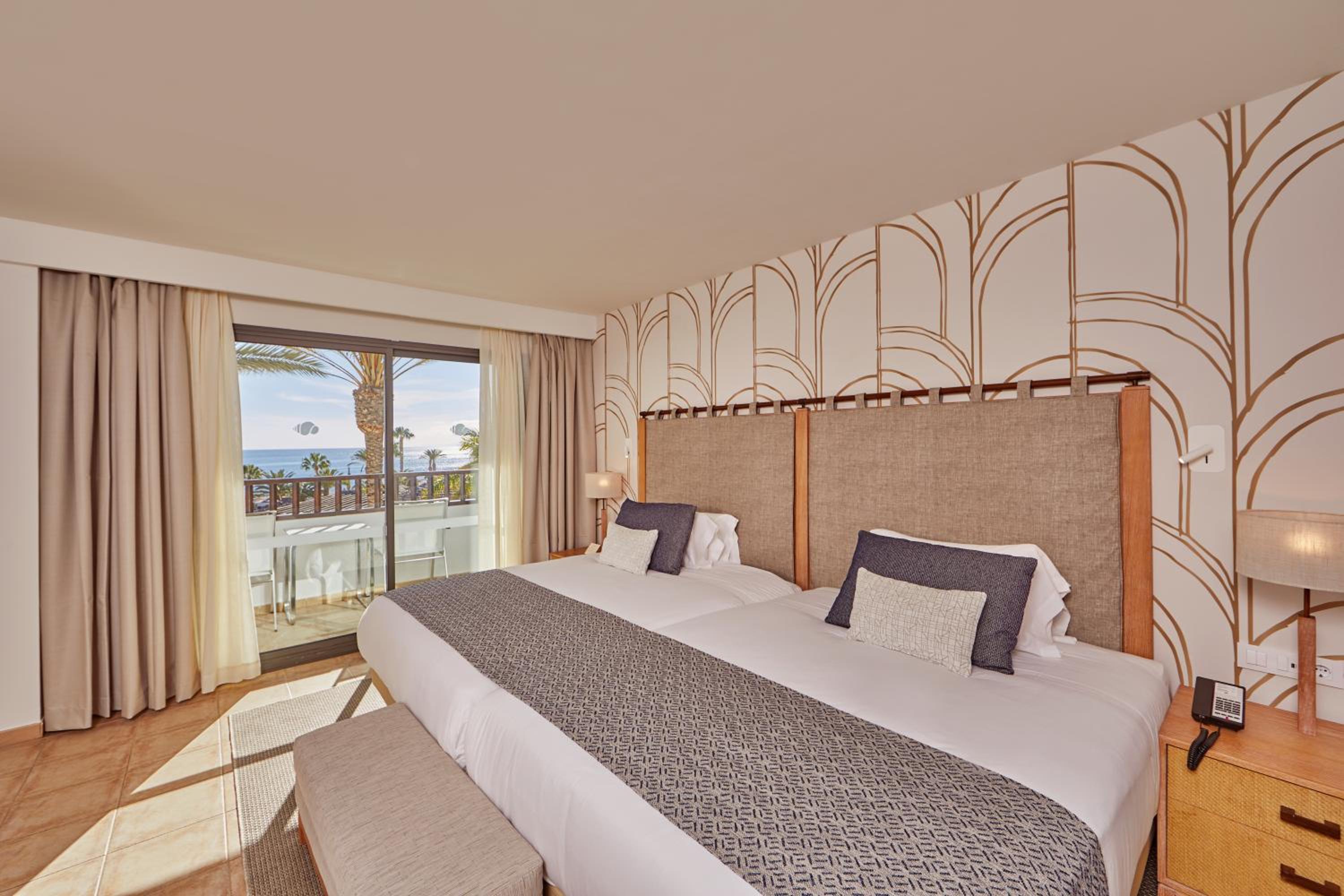 Suite Ocean Front View Preferred Club - Photo 10