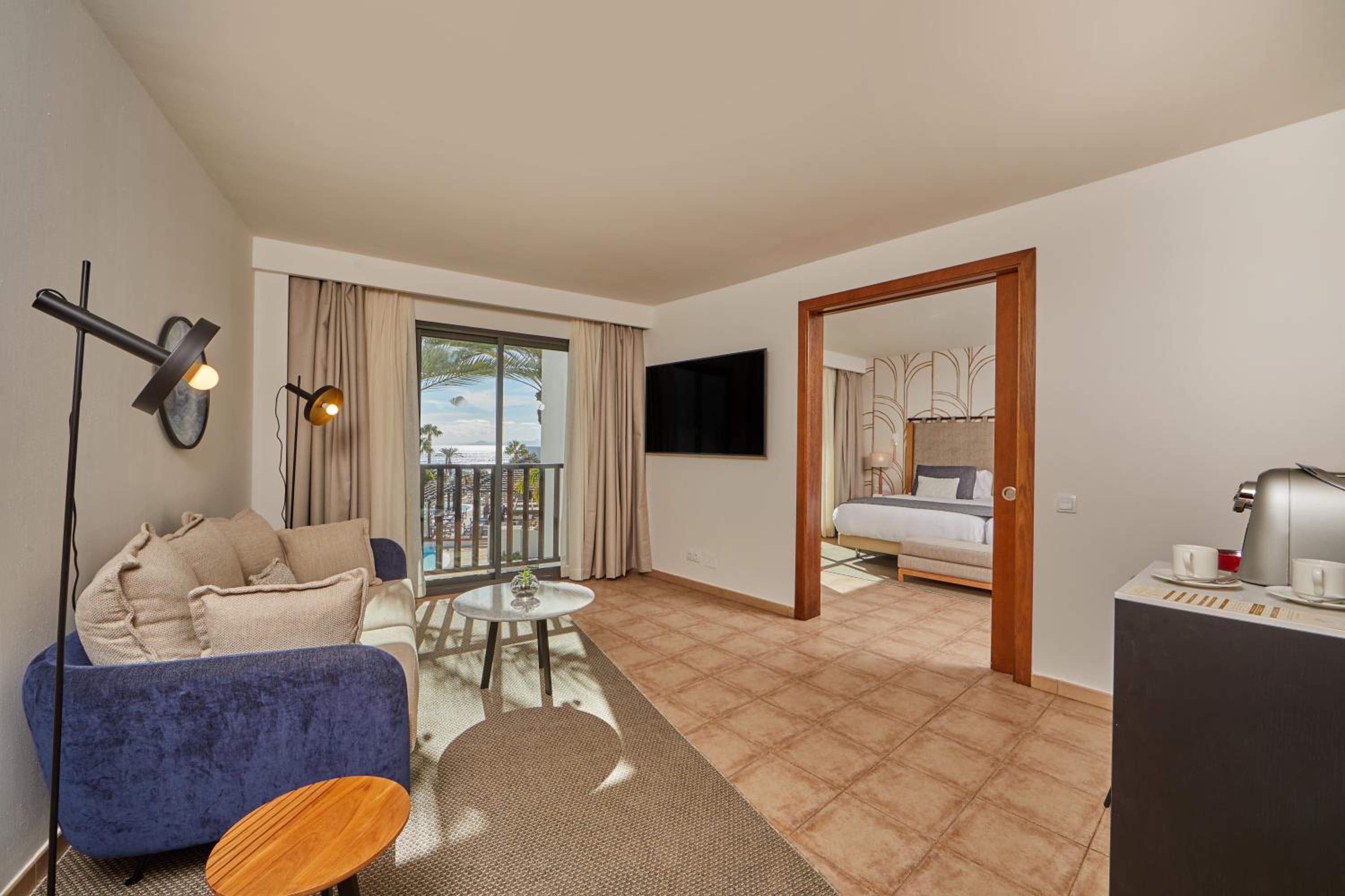 Superior Suite with Sea View thumbnail 6